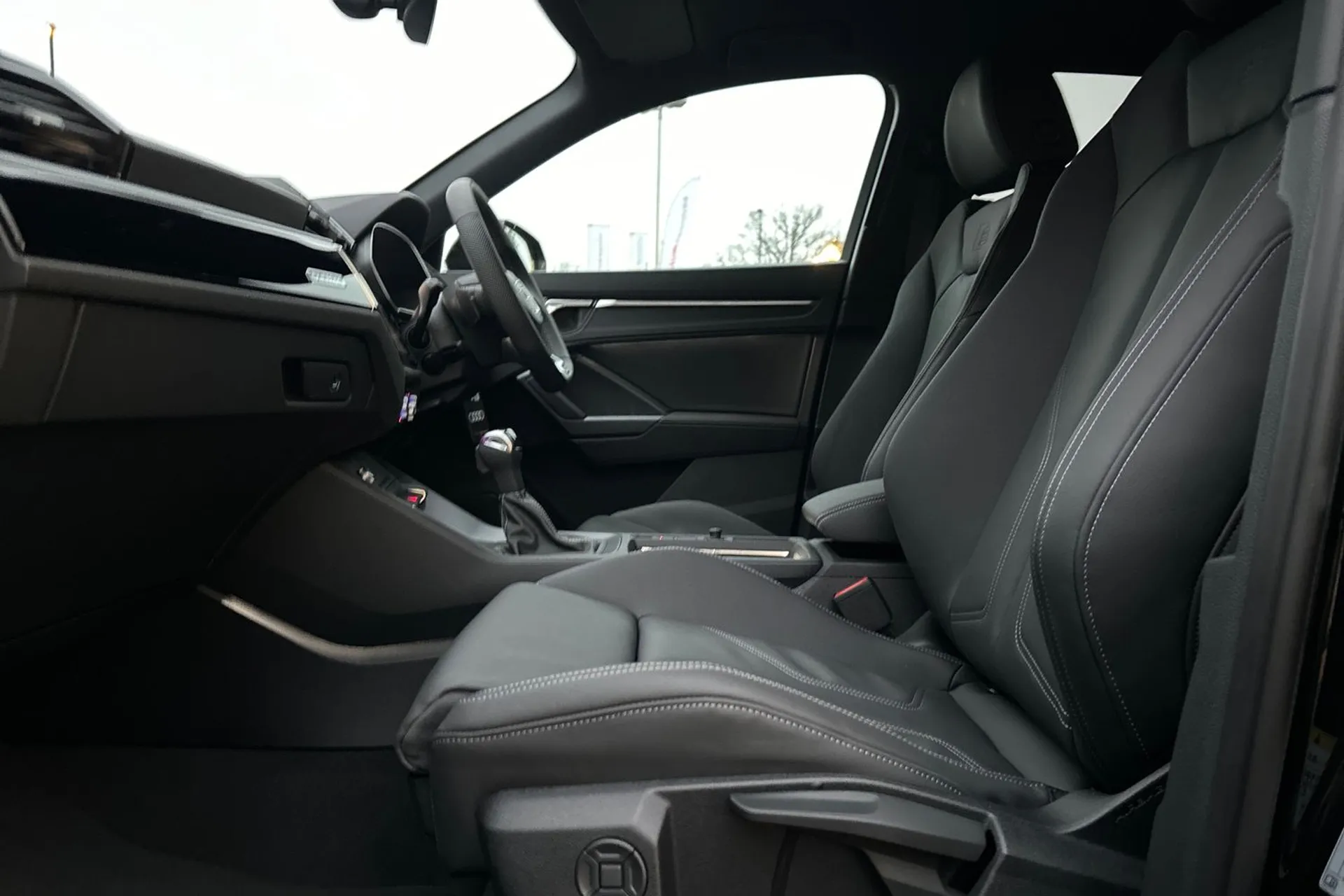 Audi Q3 thumbnail image number 26
