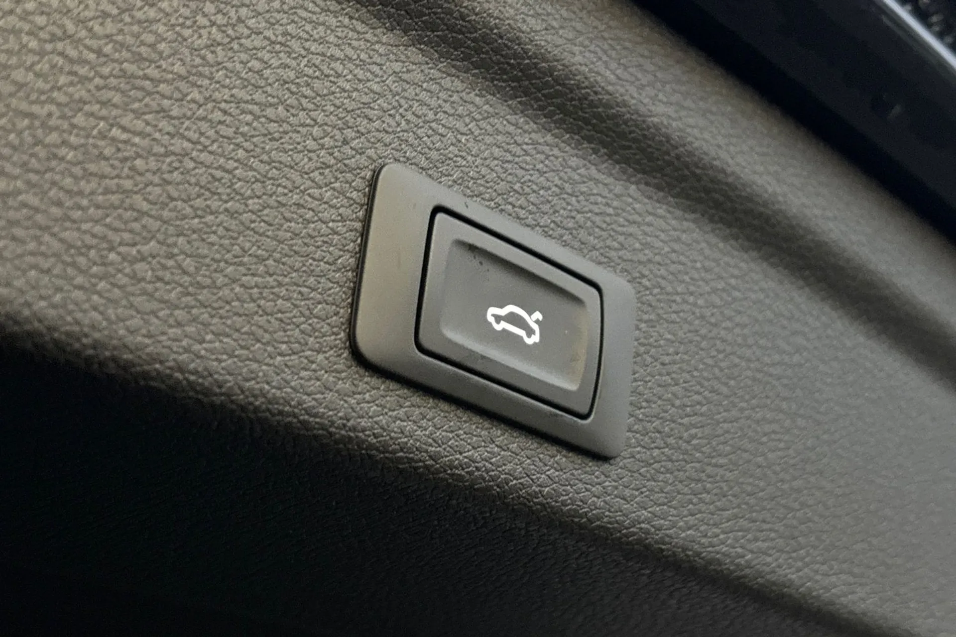 Audi Q3 thumbnail image number 19