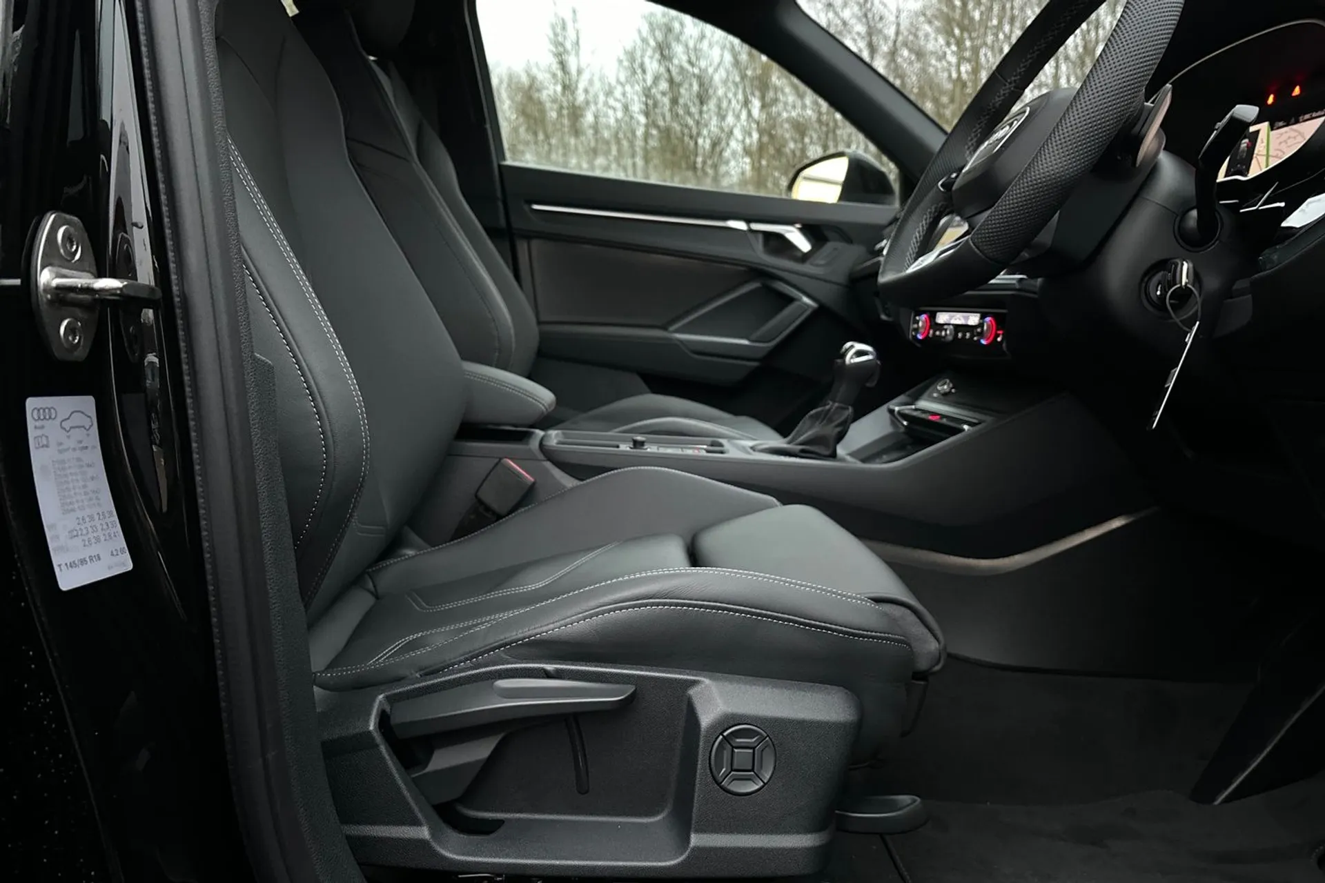 Audi Q3 thumbnail image number 24