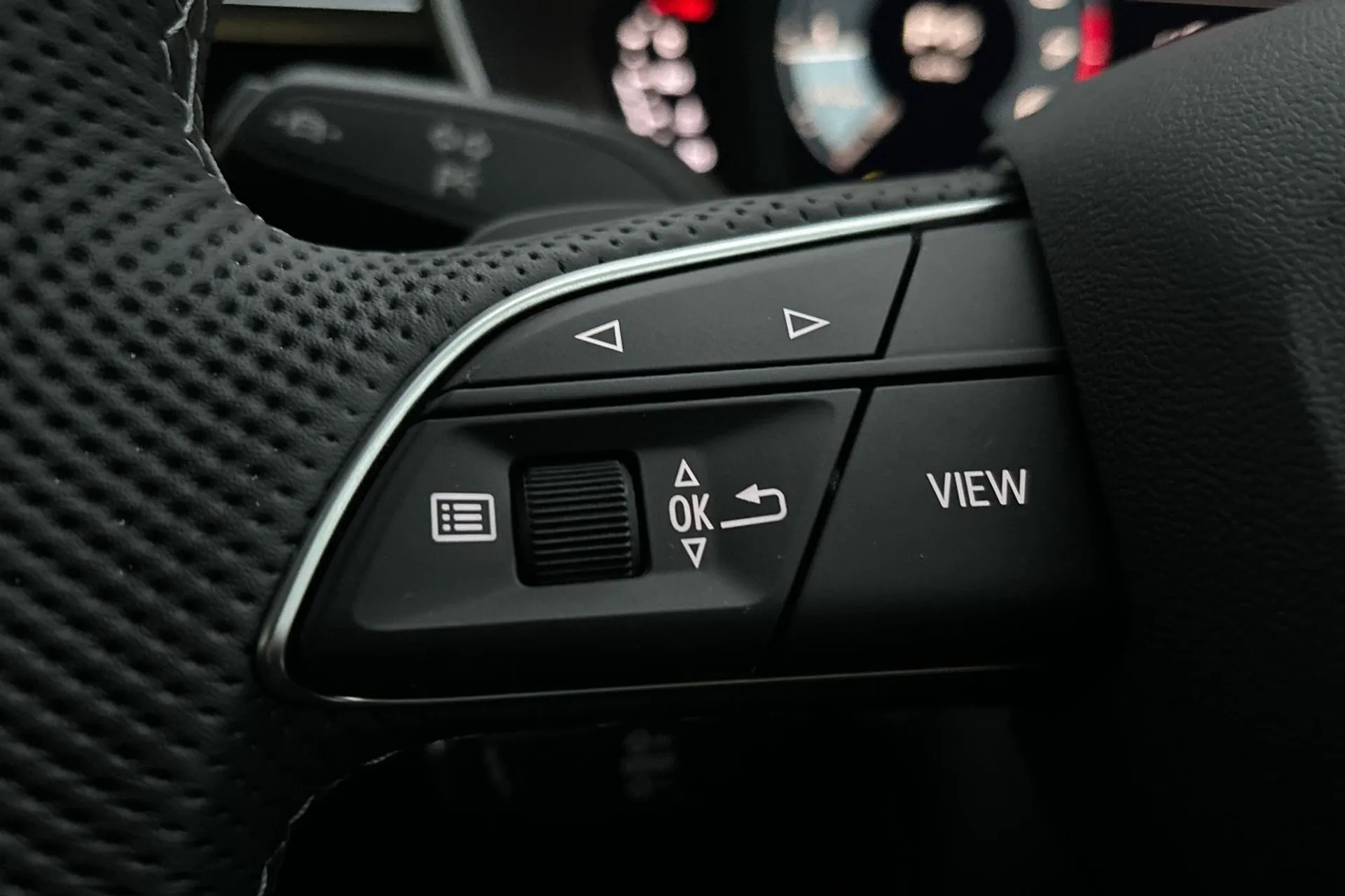 Audi Q3 thumbnail image number 35