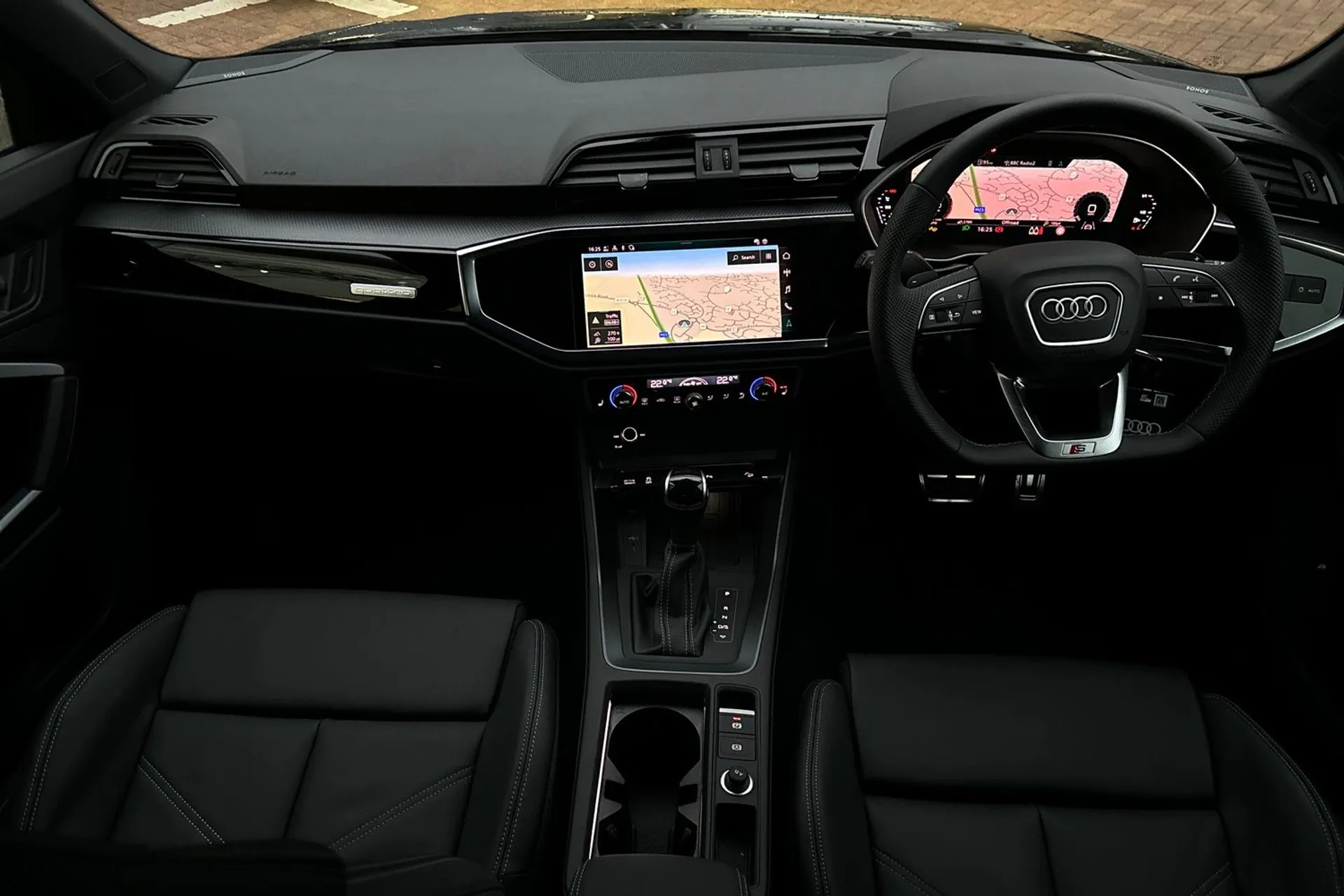 Audi Q3 thumbnail image number 30