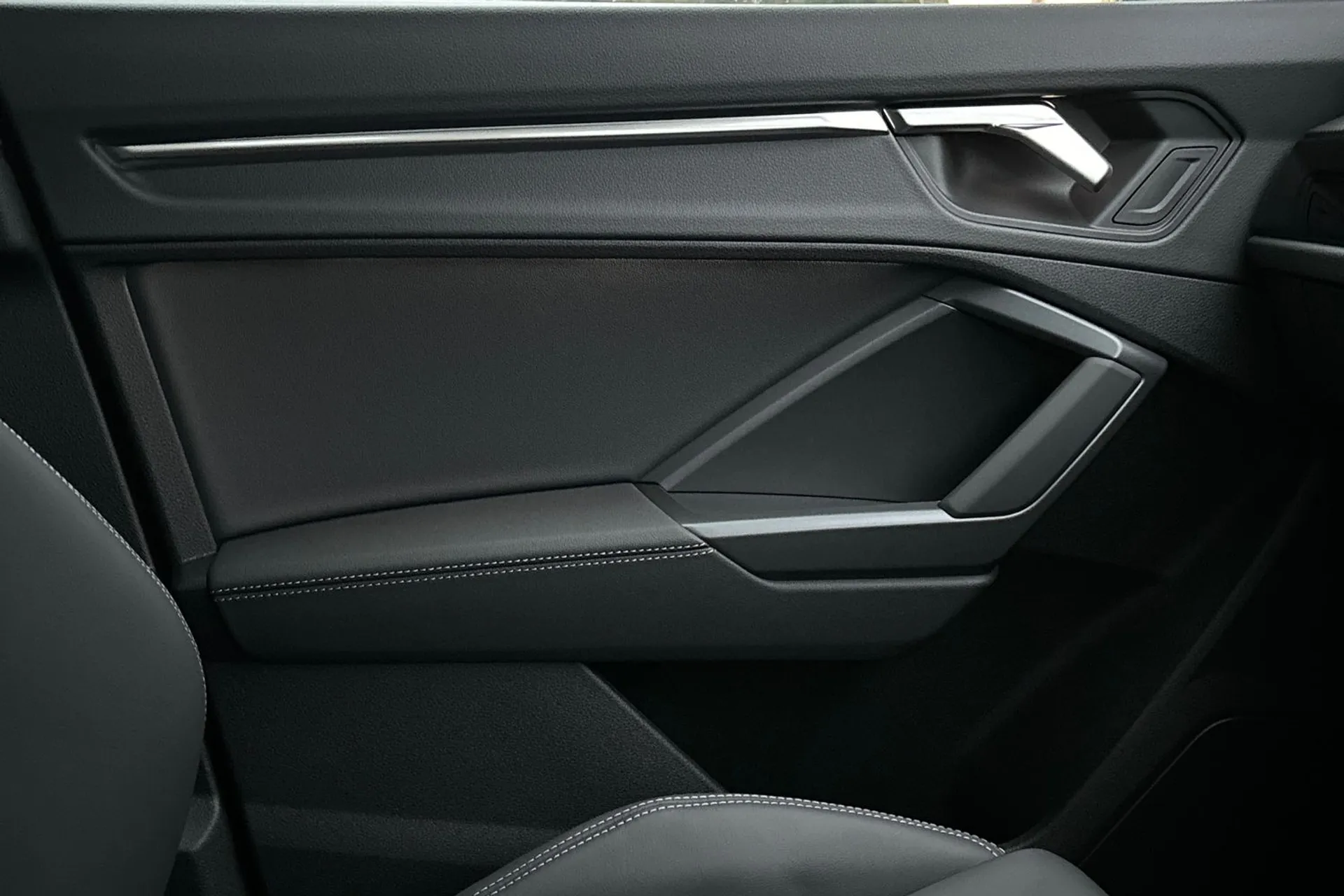 Audi Q3 thumbnail image number 38