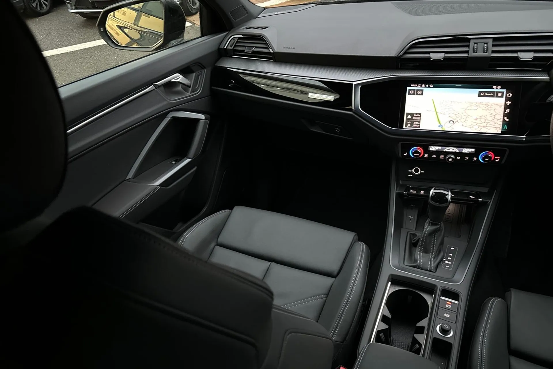 Audi Q3 thumbnail image number 31