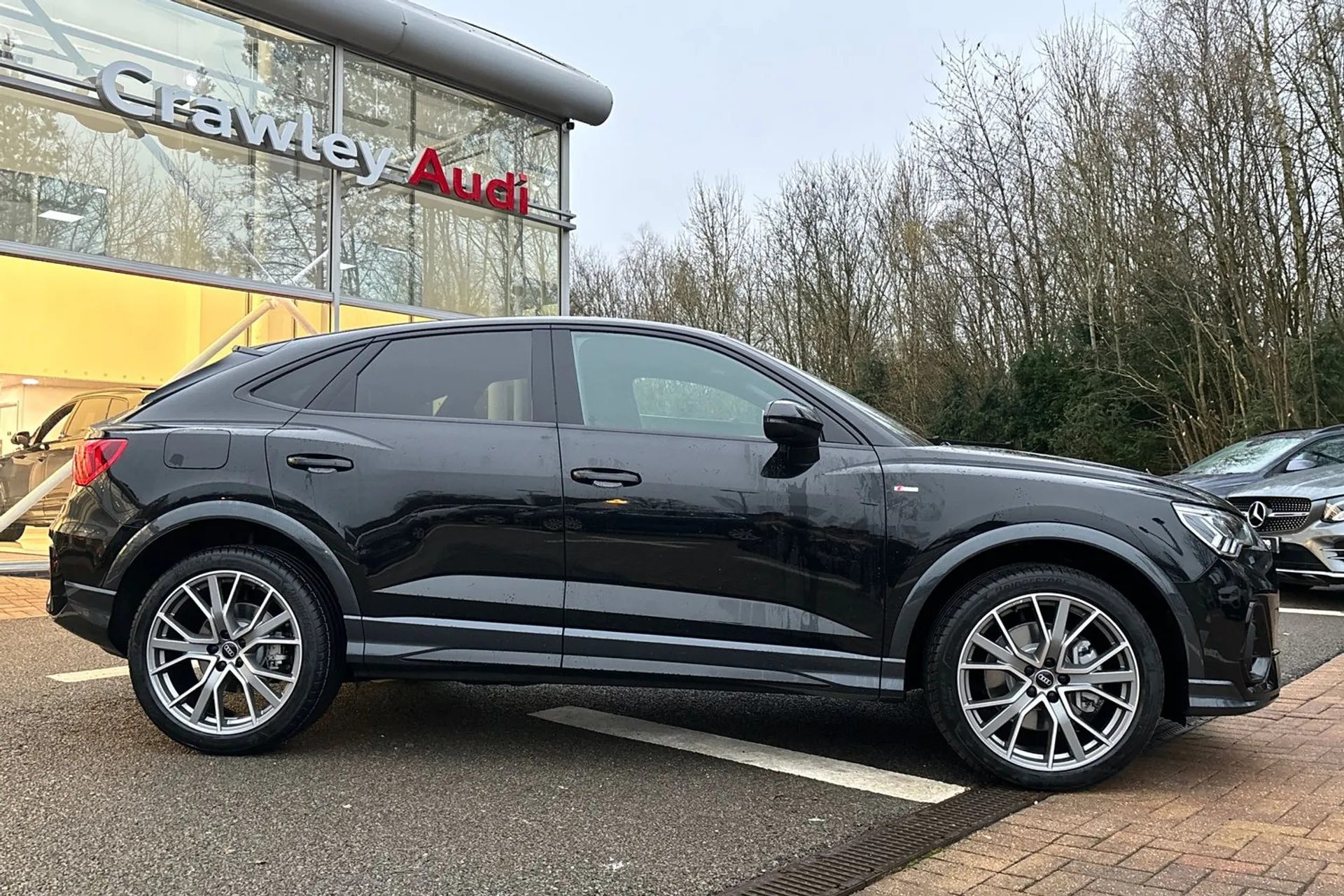 Audi Q3 thumbnail image number 2