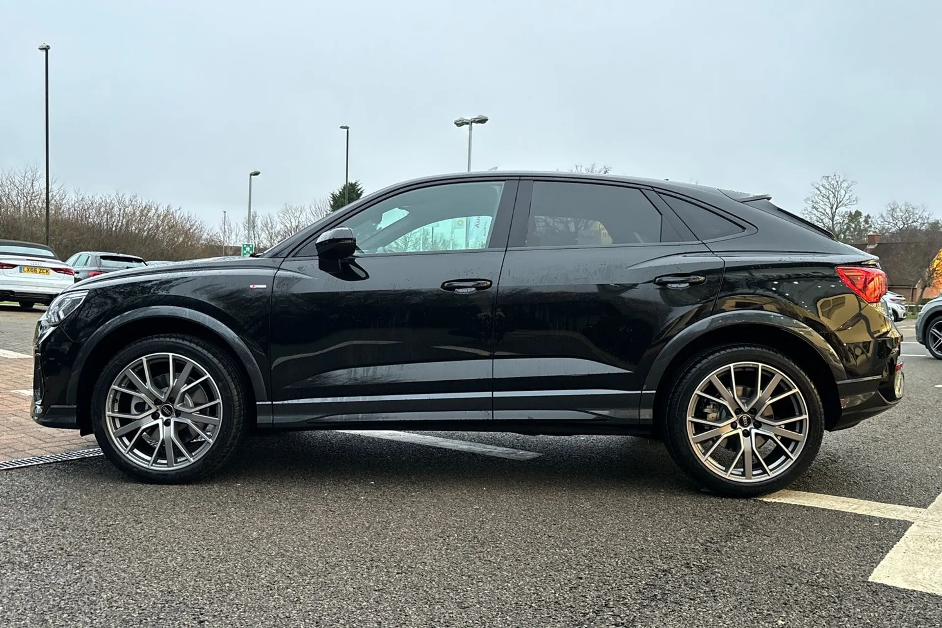 Audi Q3 thumbnail image number 9