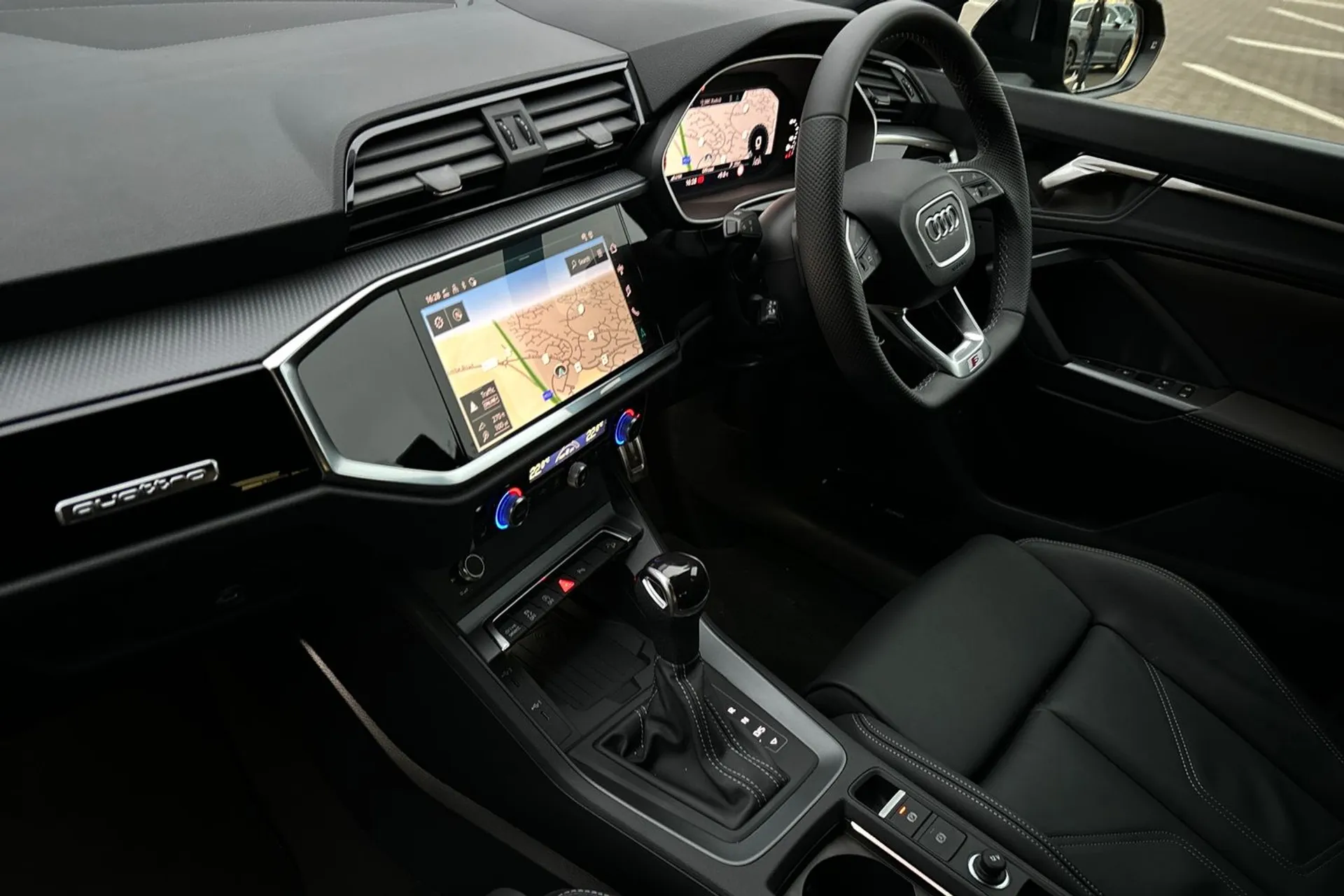Audi Q3 thumbnail image number 3
