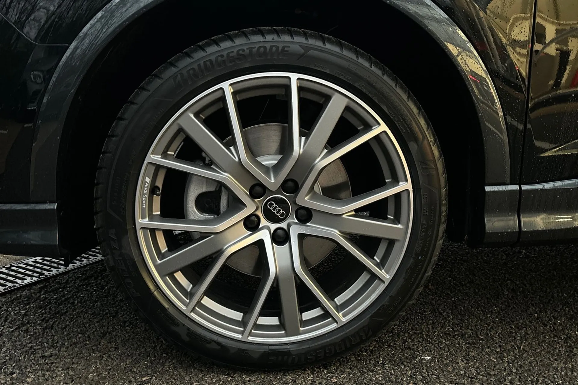 Audi Q3 thumbnail image number 12