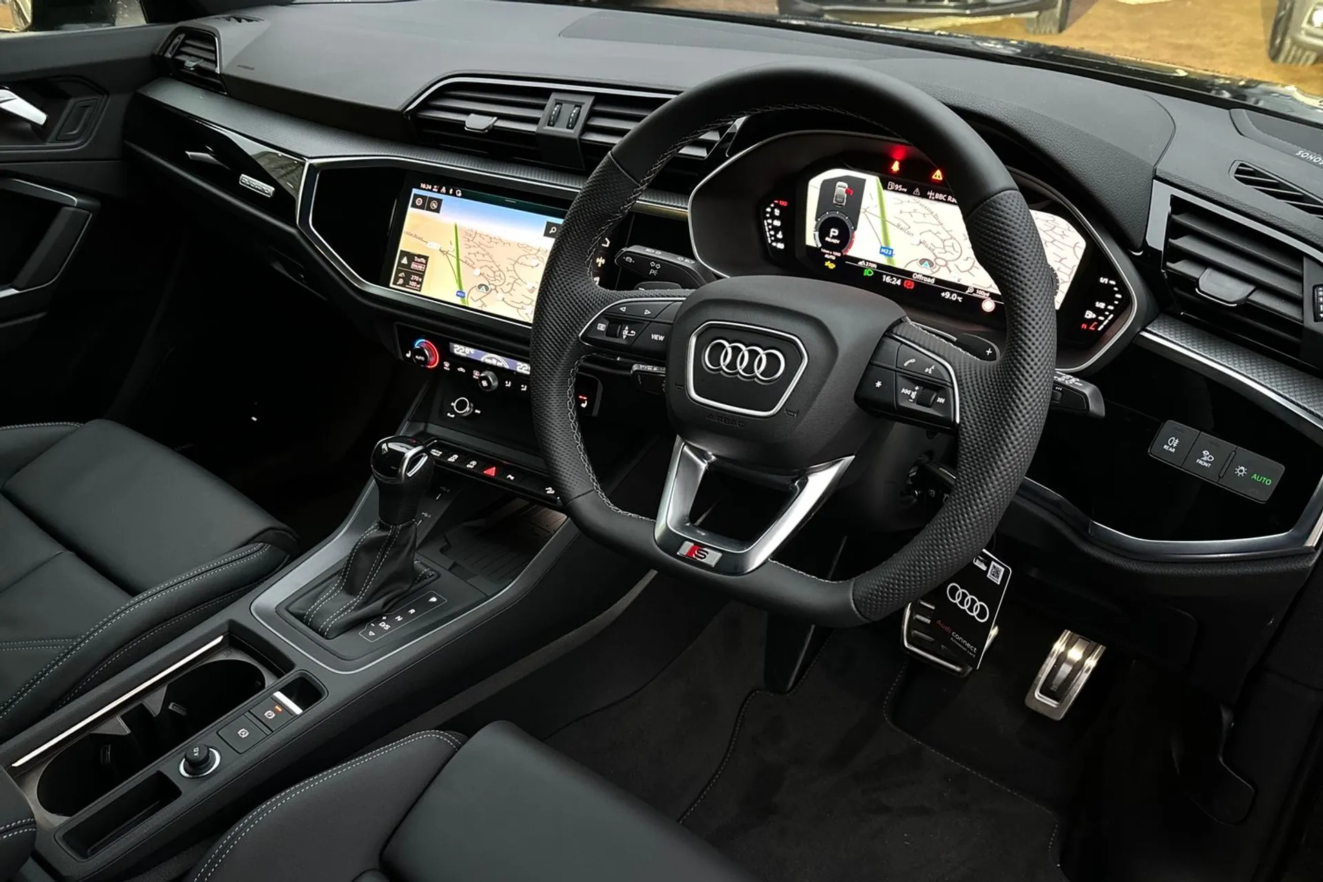Audi Q3 thumbnail image number 25