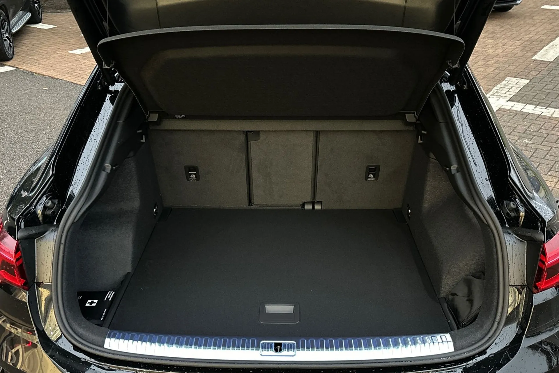 Audi Q3 thumbnail image number 18