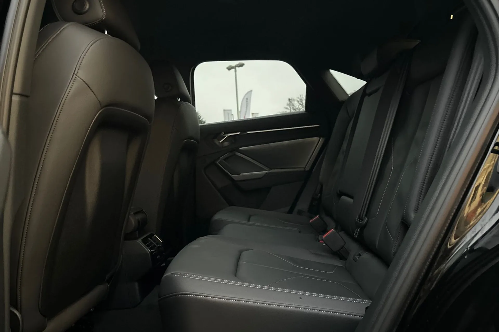 Audi Q3 thumbnail image number 28