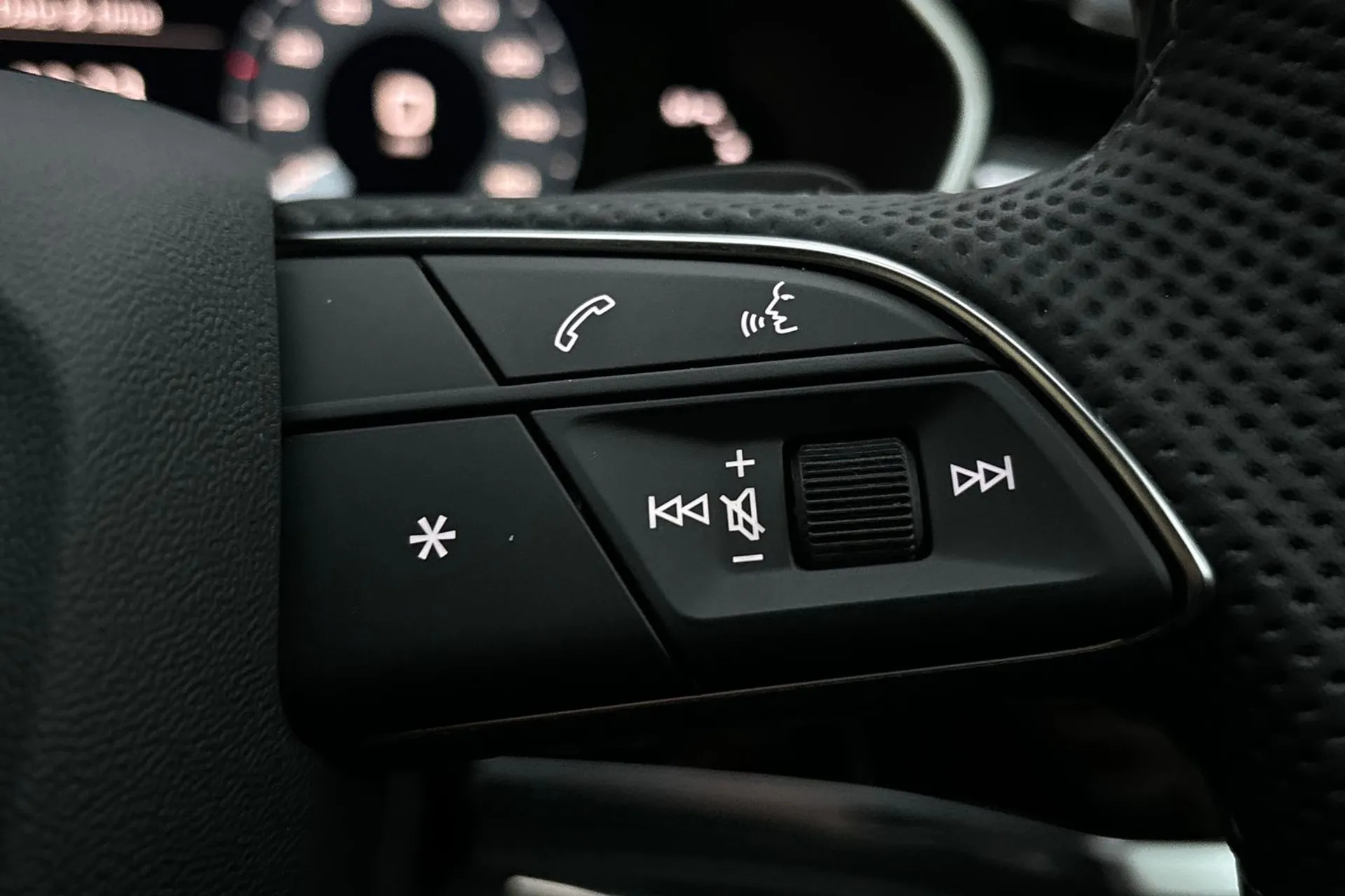 Audi Q3 thumbnail image number 36