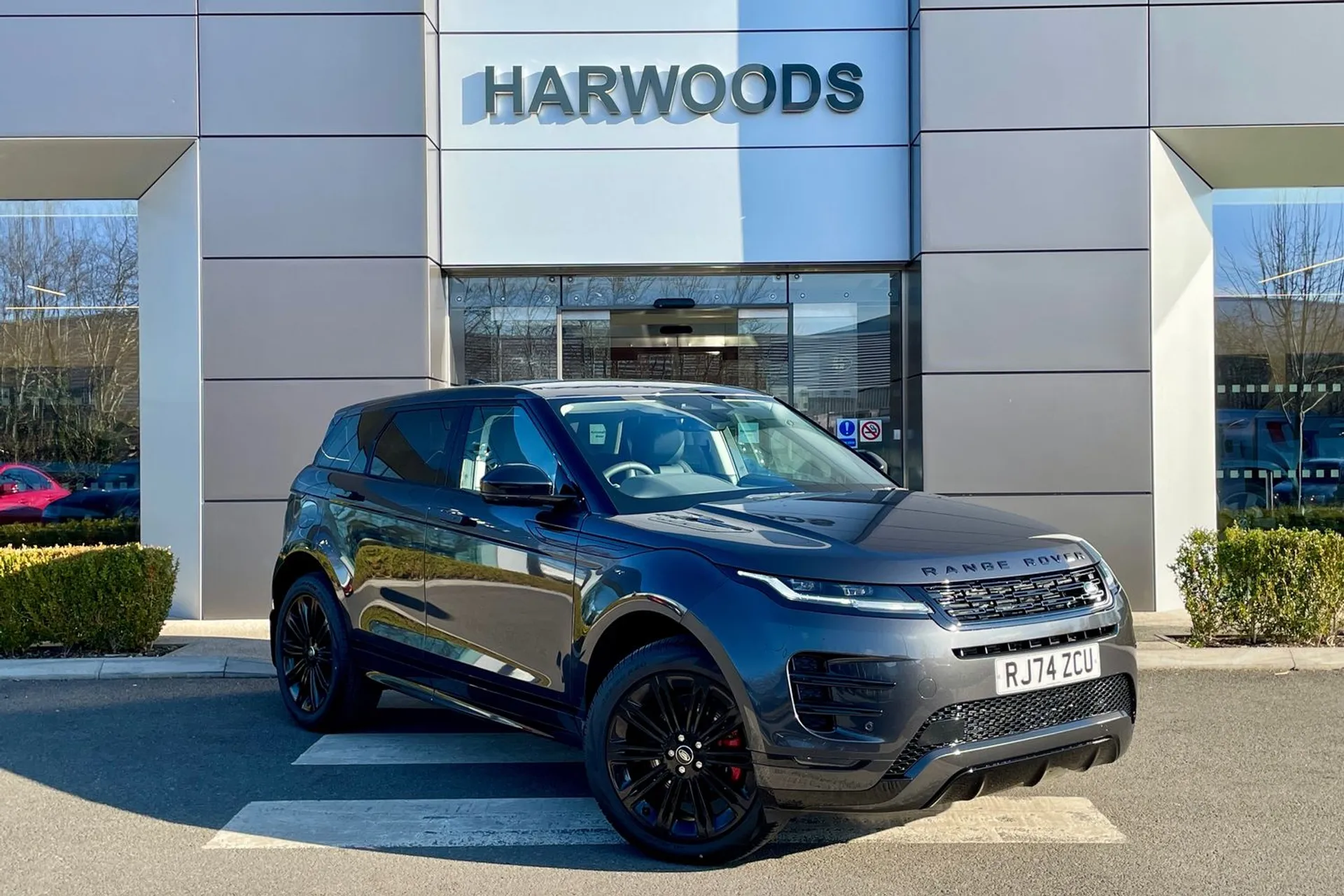 LAND ROVER RANGE ROVER EVOQUE focused image