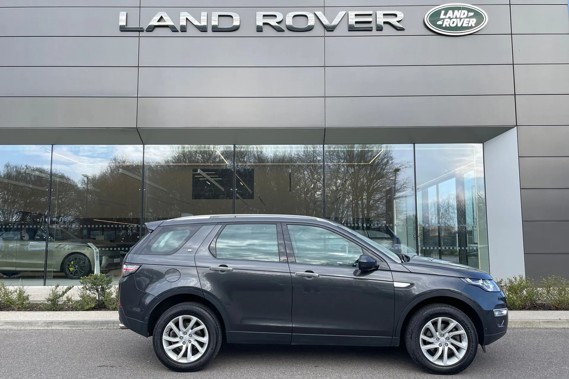 LAND ROVER DISCOVERY SPORT thumbnail image number 2