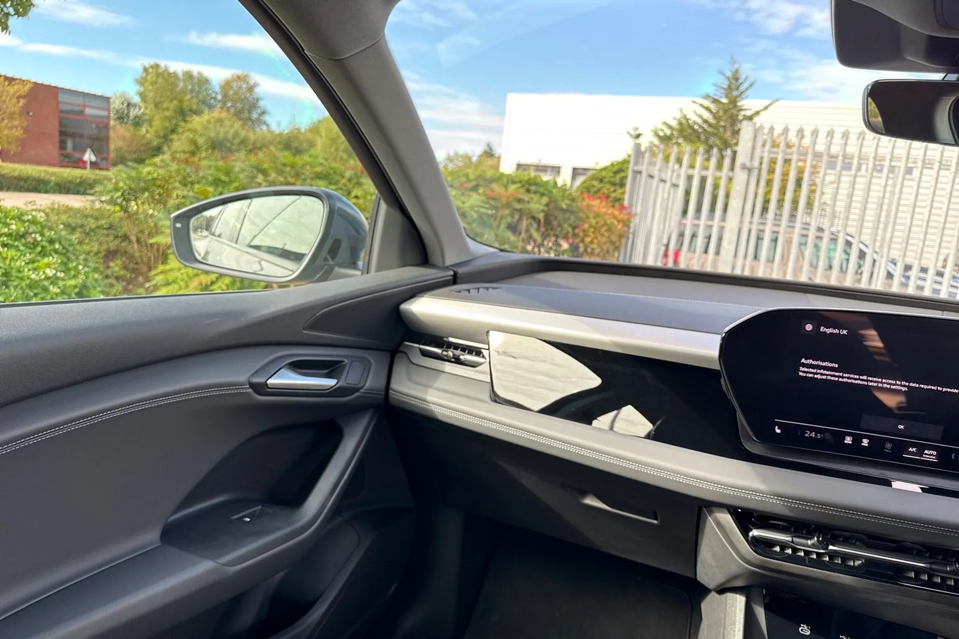 Audi Q6 thumbnail image number 36