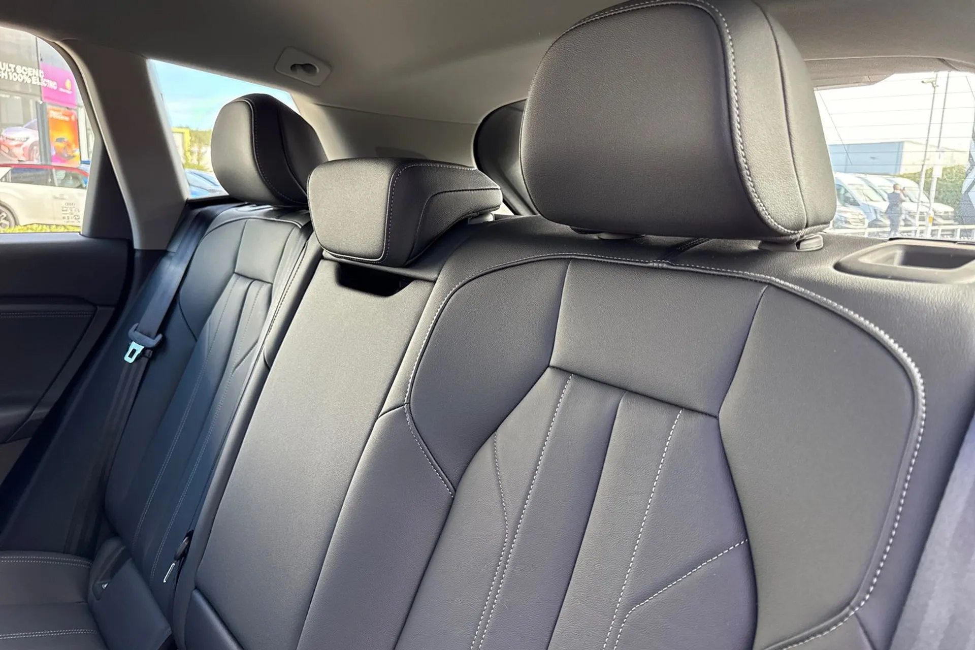 Audi Q6 thumbnail image number 31