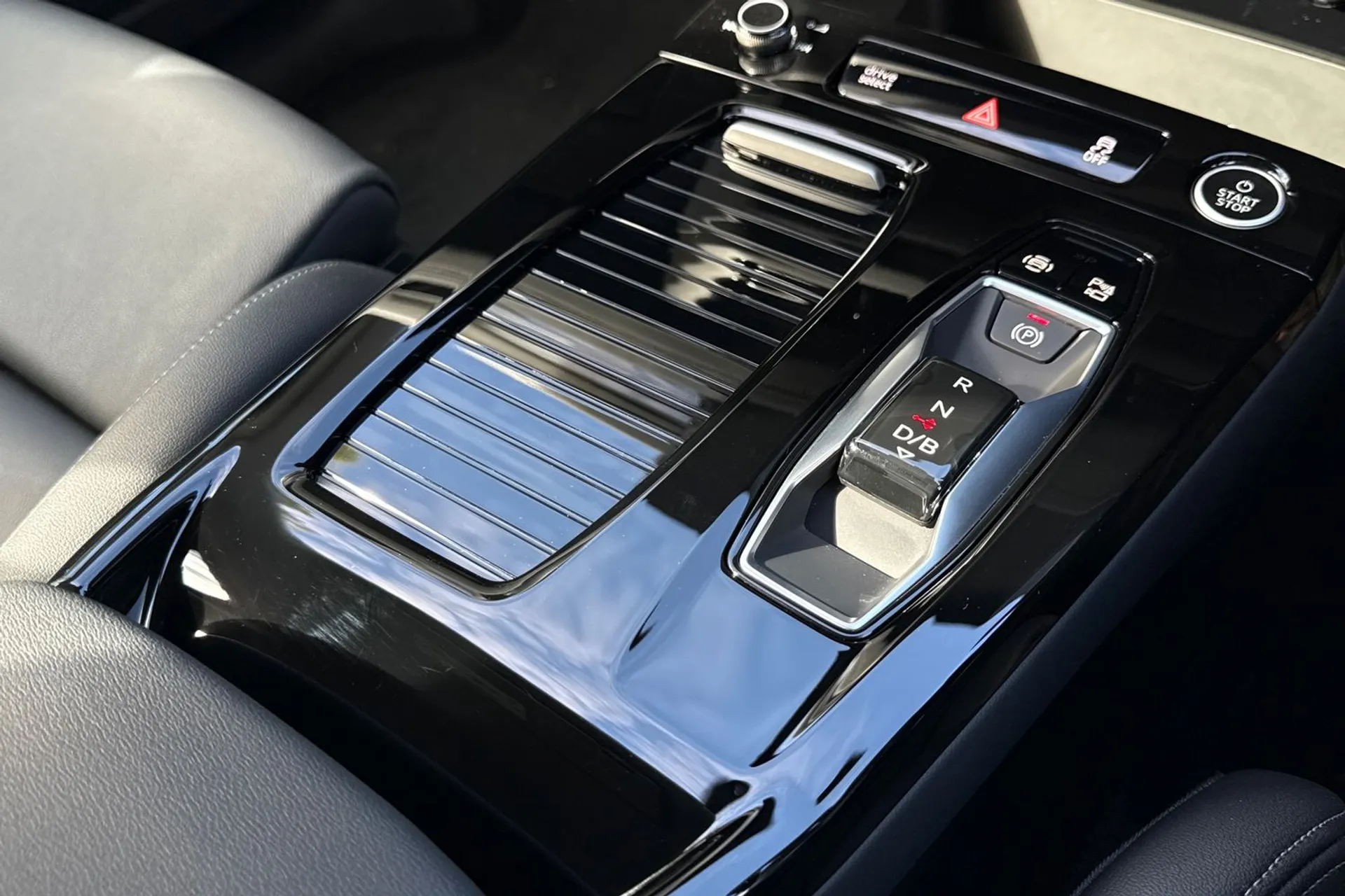 Audi Q6 thumbnail image number 30