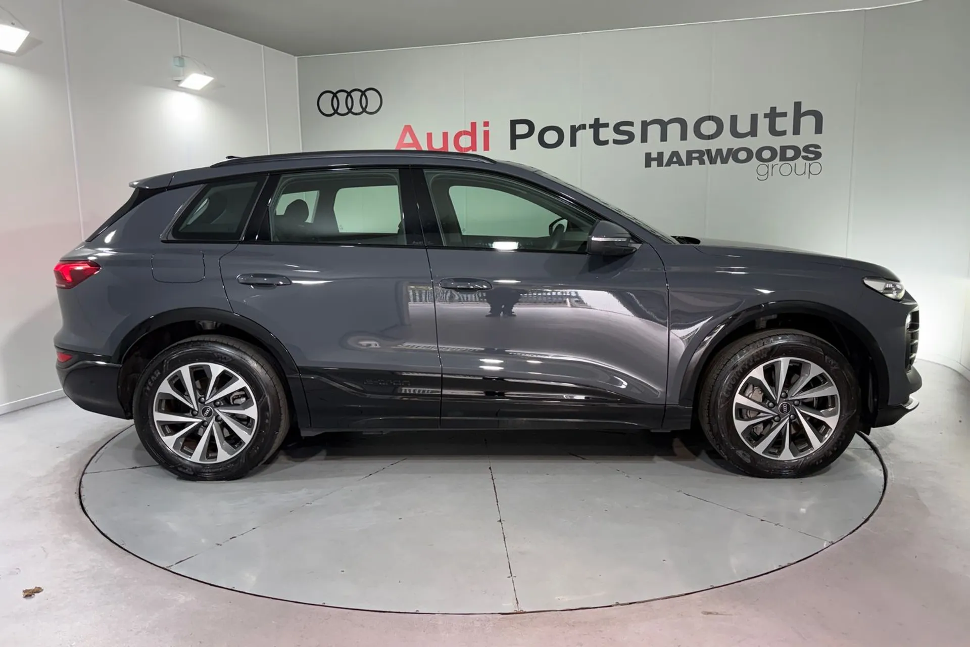 Audi Q6 thumbnail image number 2