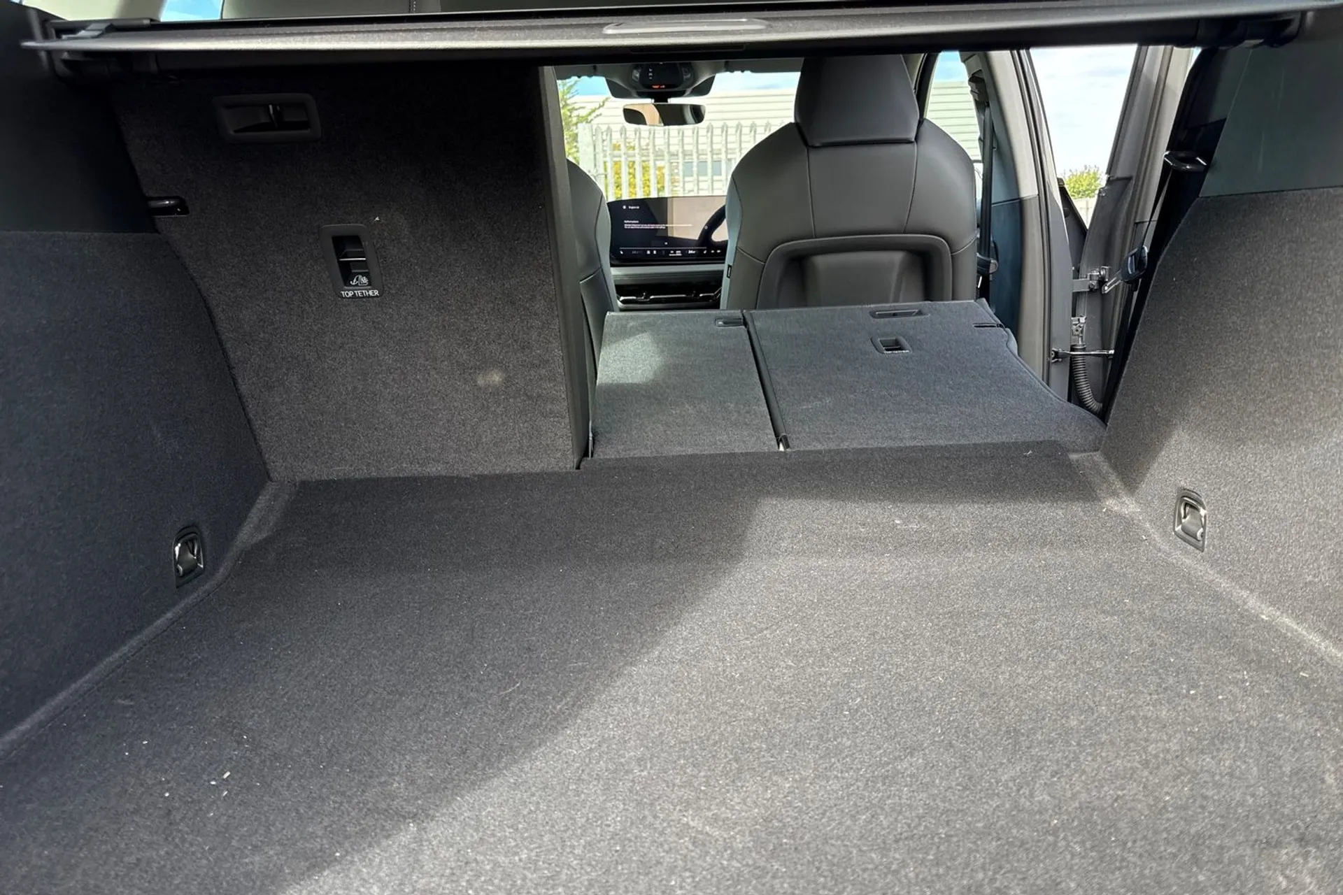 Audi Q6 thumbnail image number 21