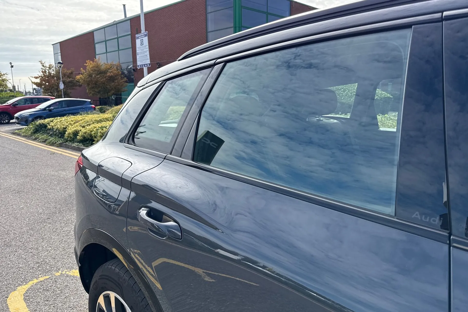 Audi Q6 thumbnail image number 13