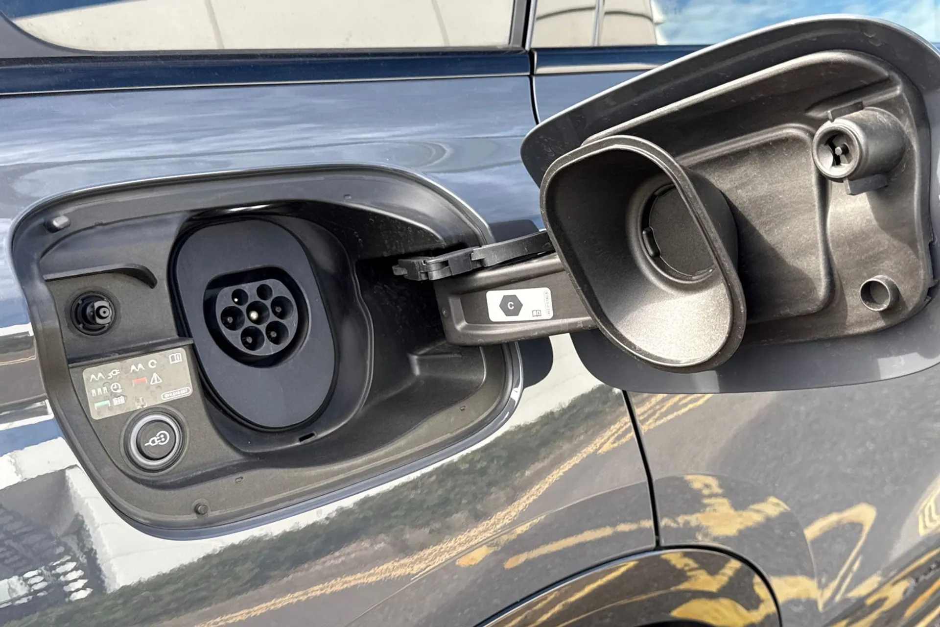 Audi Q6 thumbnail image number 18