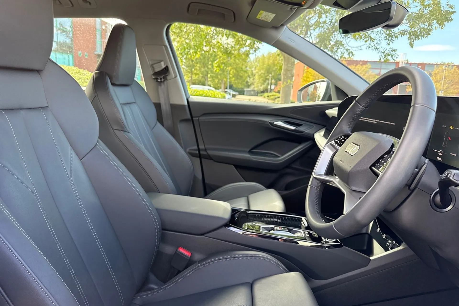 Audi Q6 thumbnail image number 25