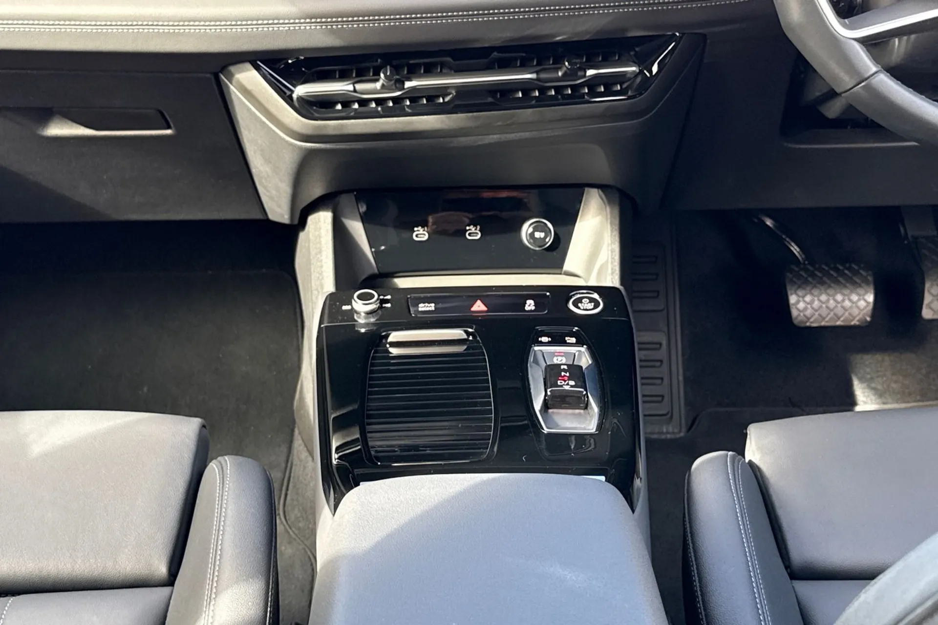 Audi Q6 thumbnail image number 41