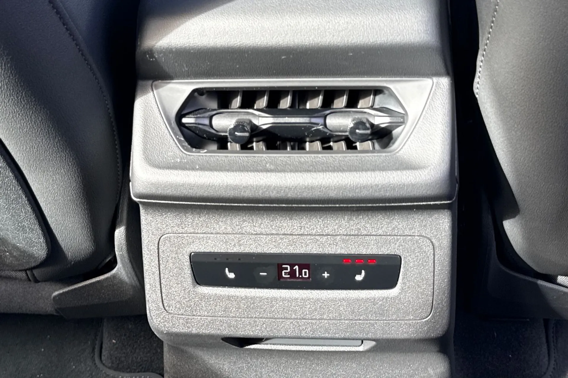 Audi Q6 thumbnail image number 52