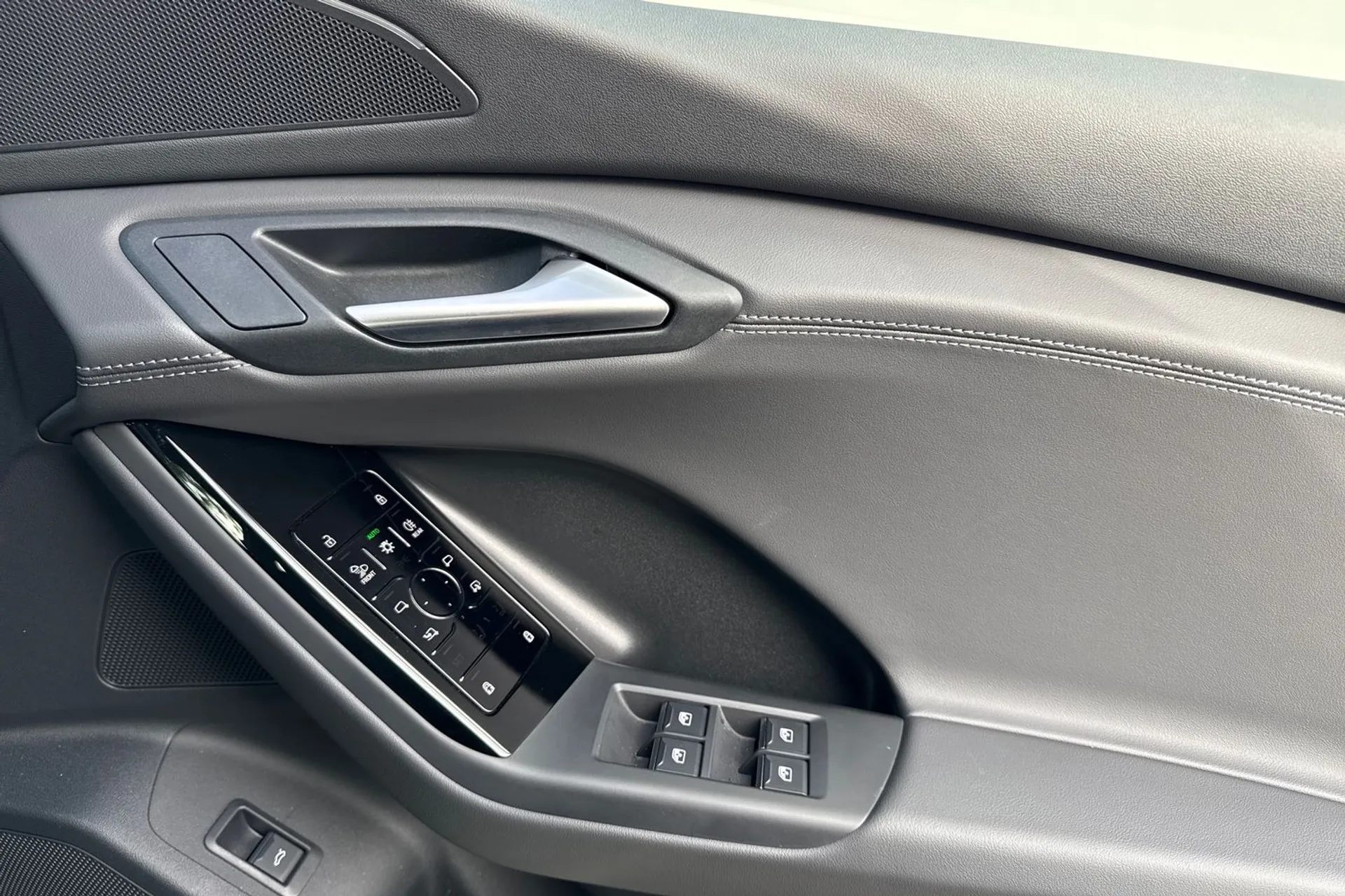 Audi Q6 thumbnail image number 45