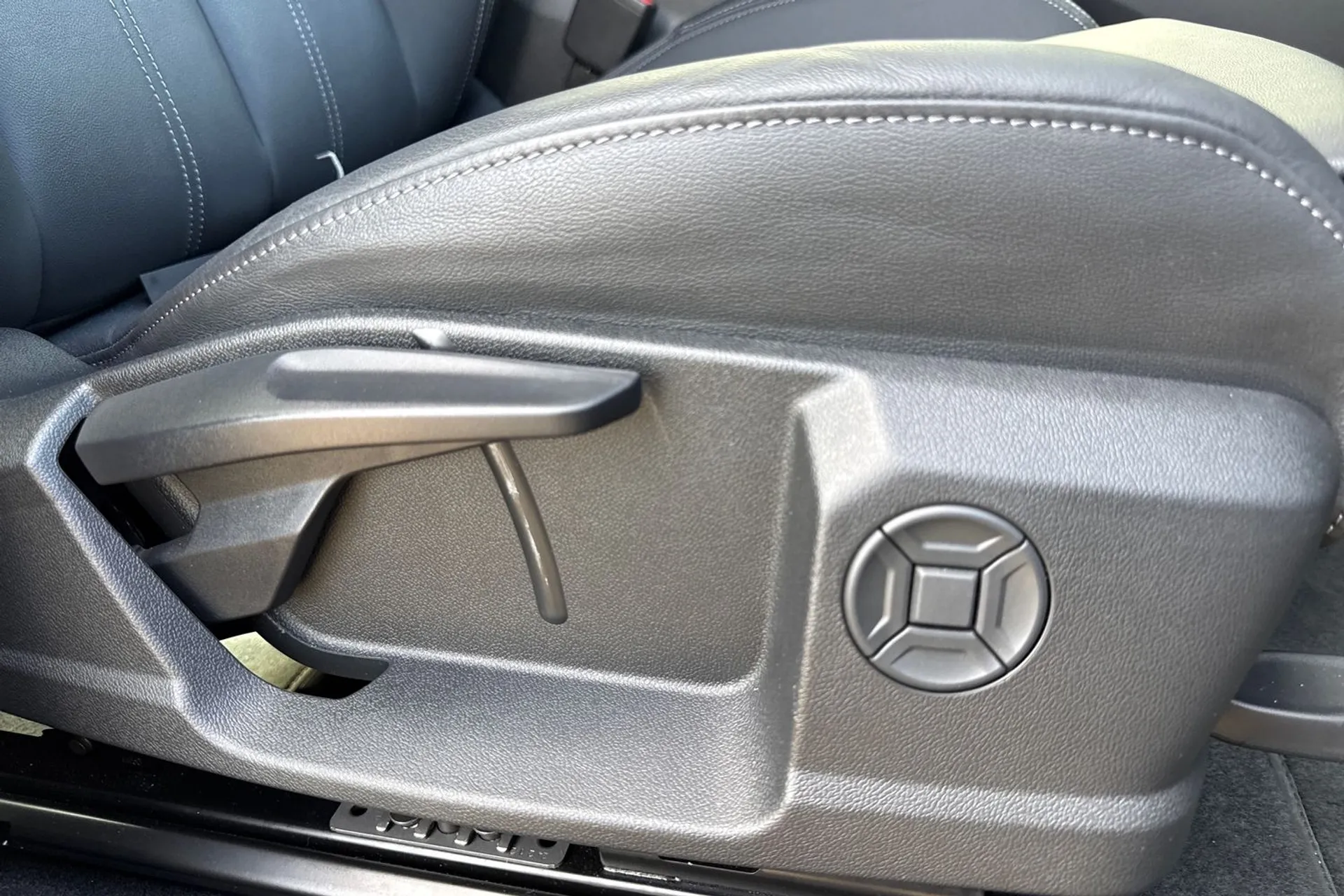 Audi Q6 thumbnail image number 51