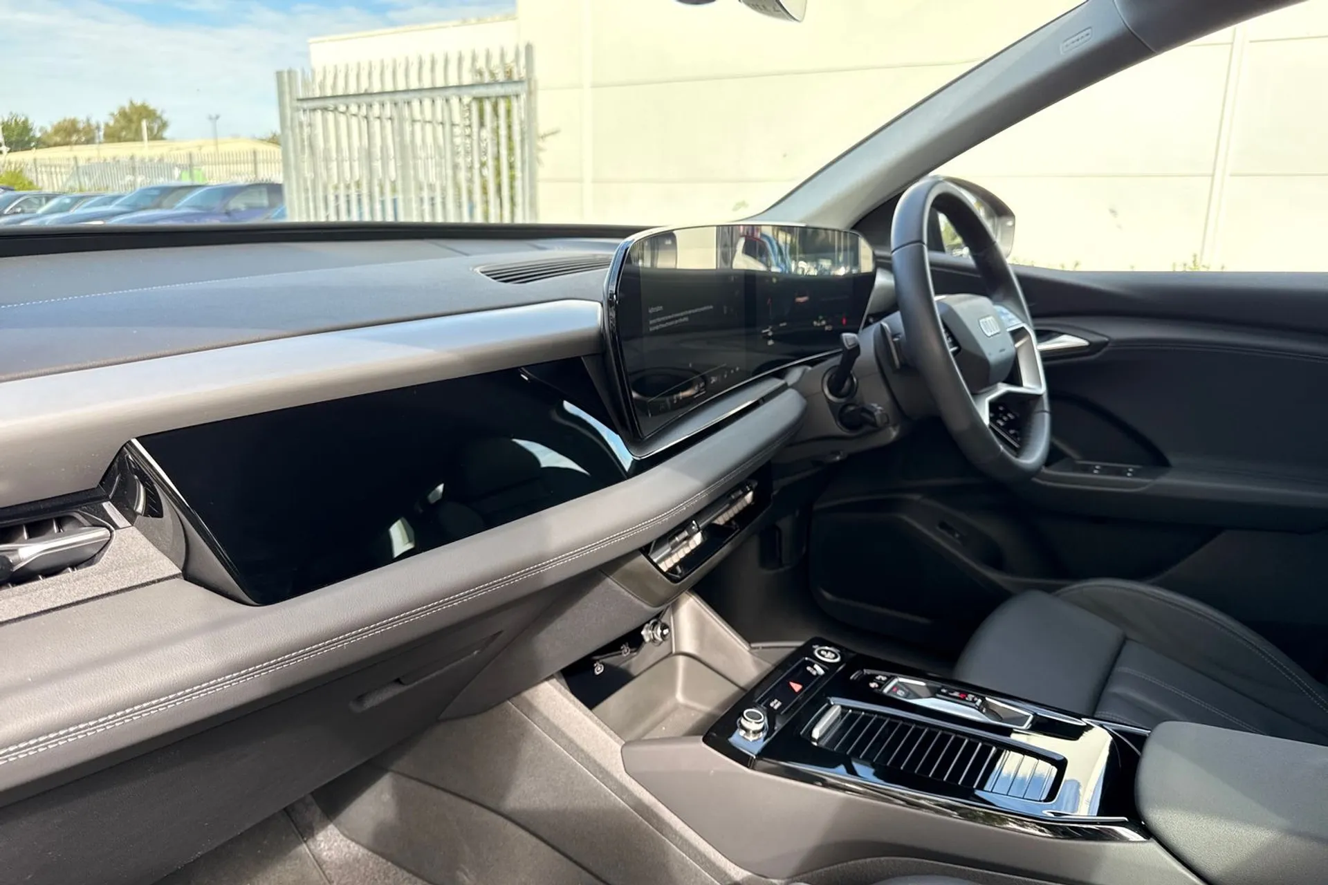 Audi Q6 thumbnail image number 27