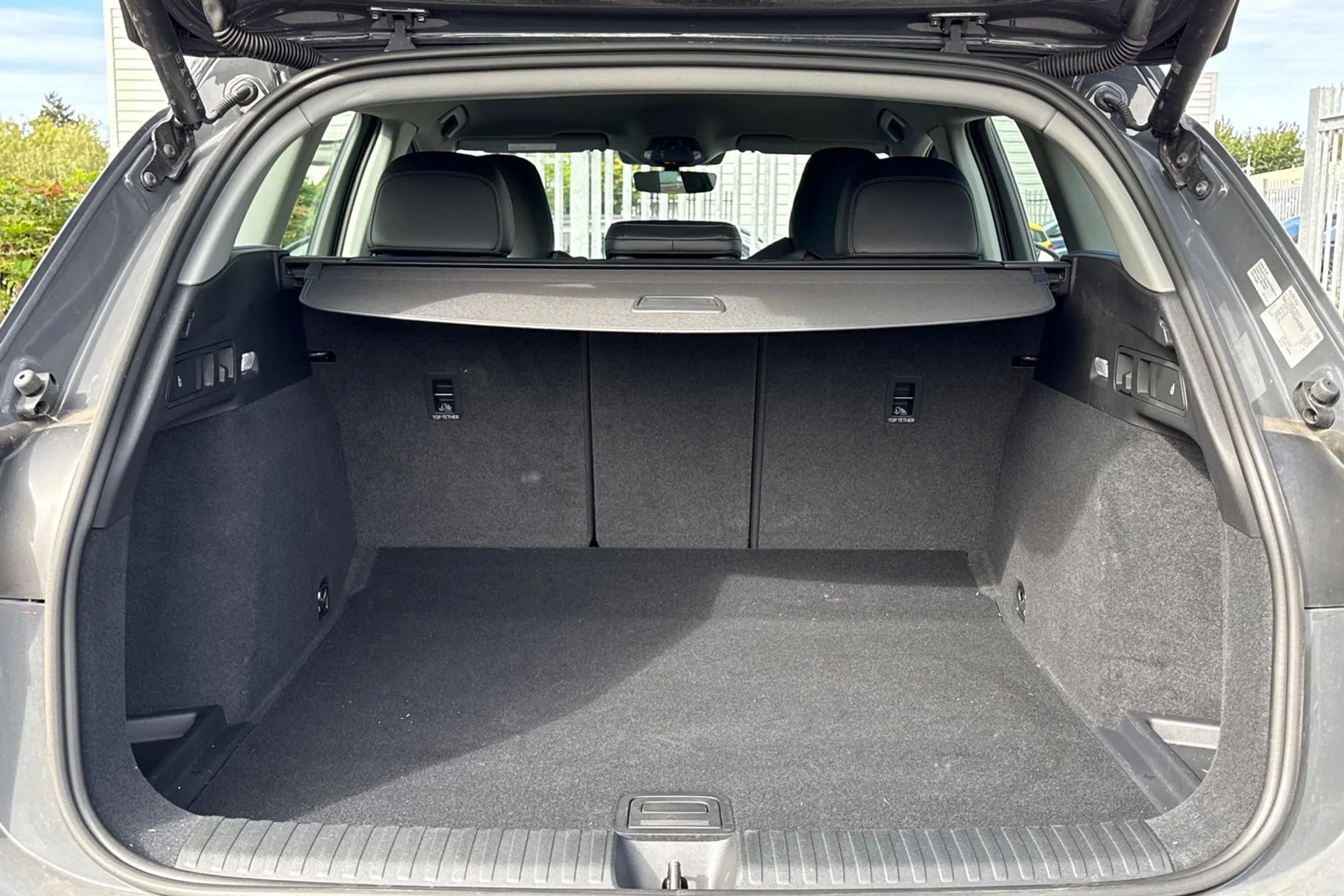 Audi Q6 thumbnail image number 19