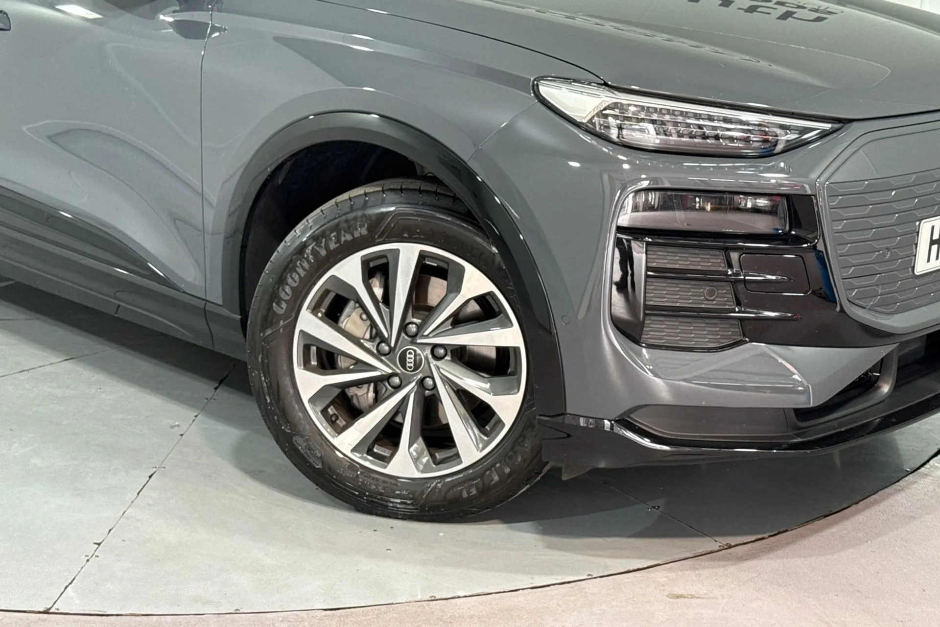 Audi Q6 thumbnail image number 9