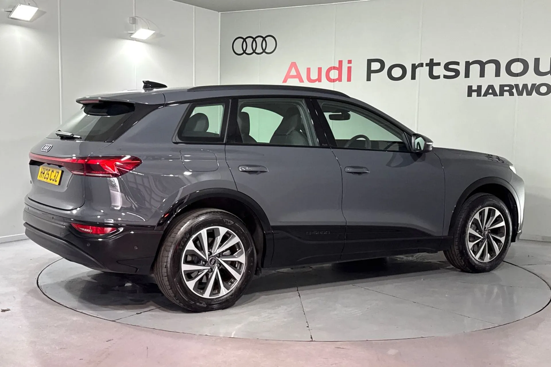 Audi Q6 thumbnail image number 10