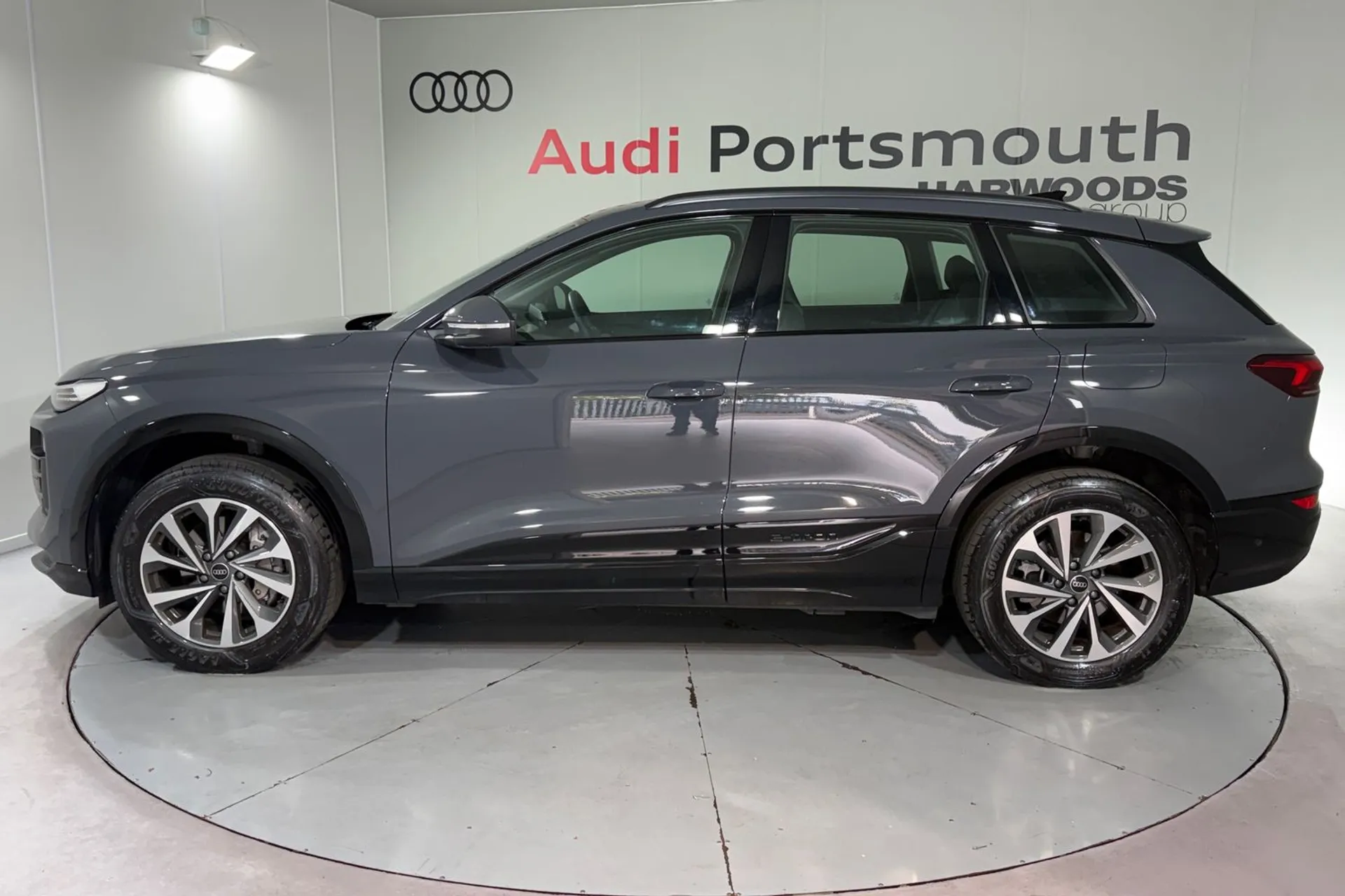 Audi Q6 thumbnail image number 11