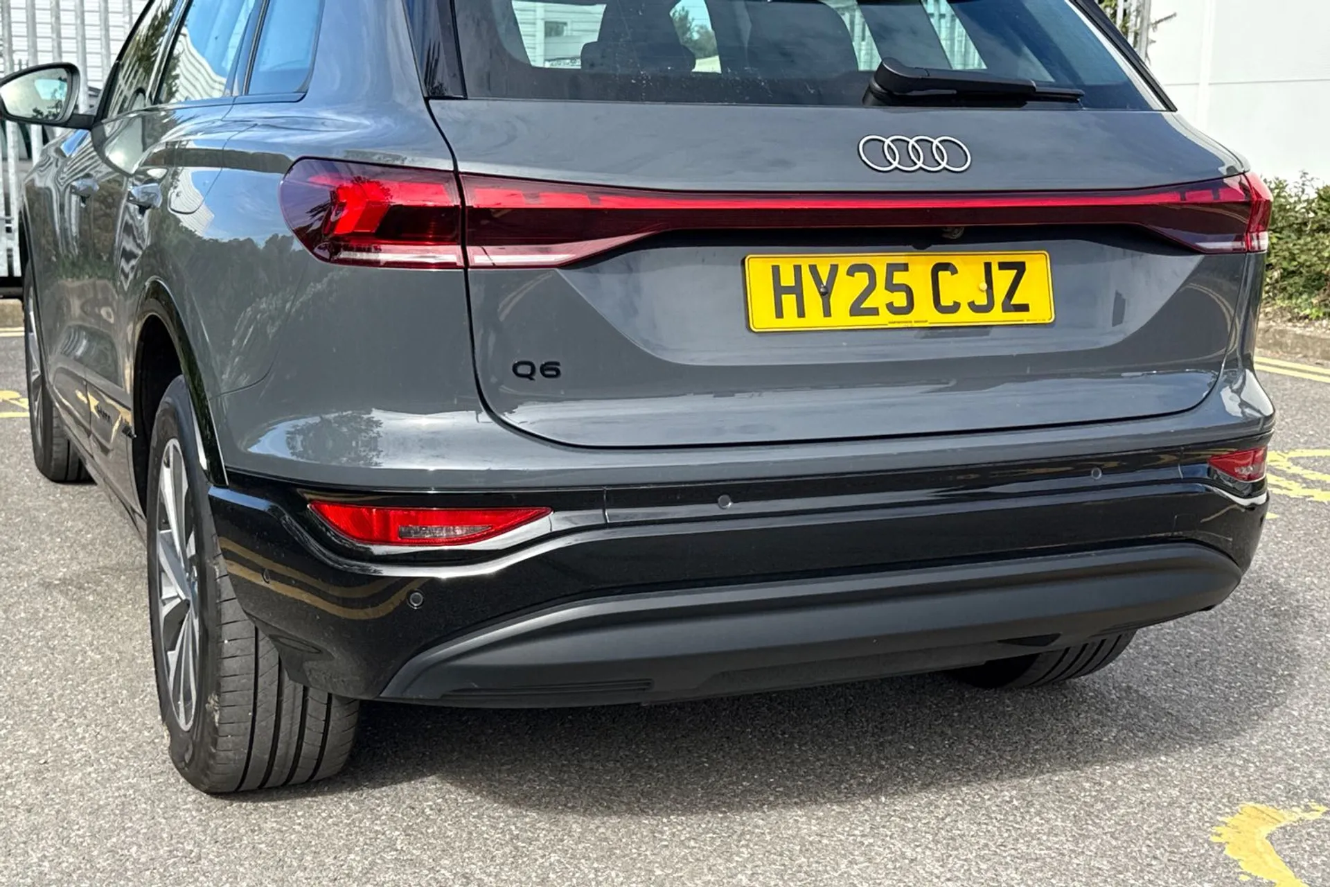 Audi Q6 thumbnail image number 17