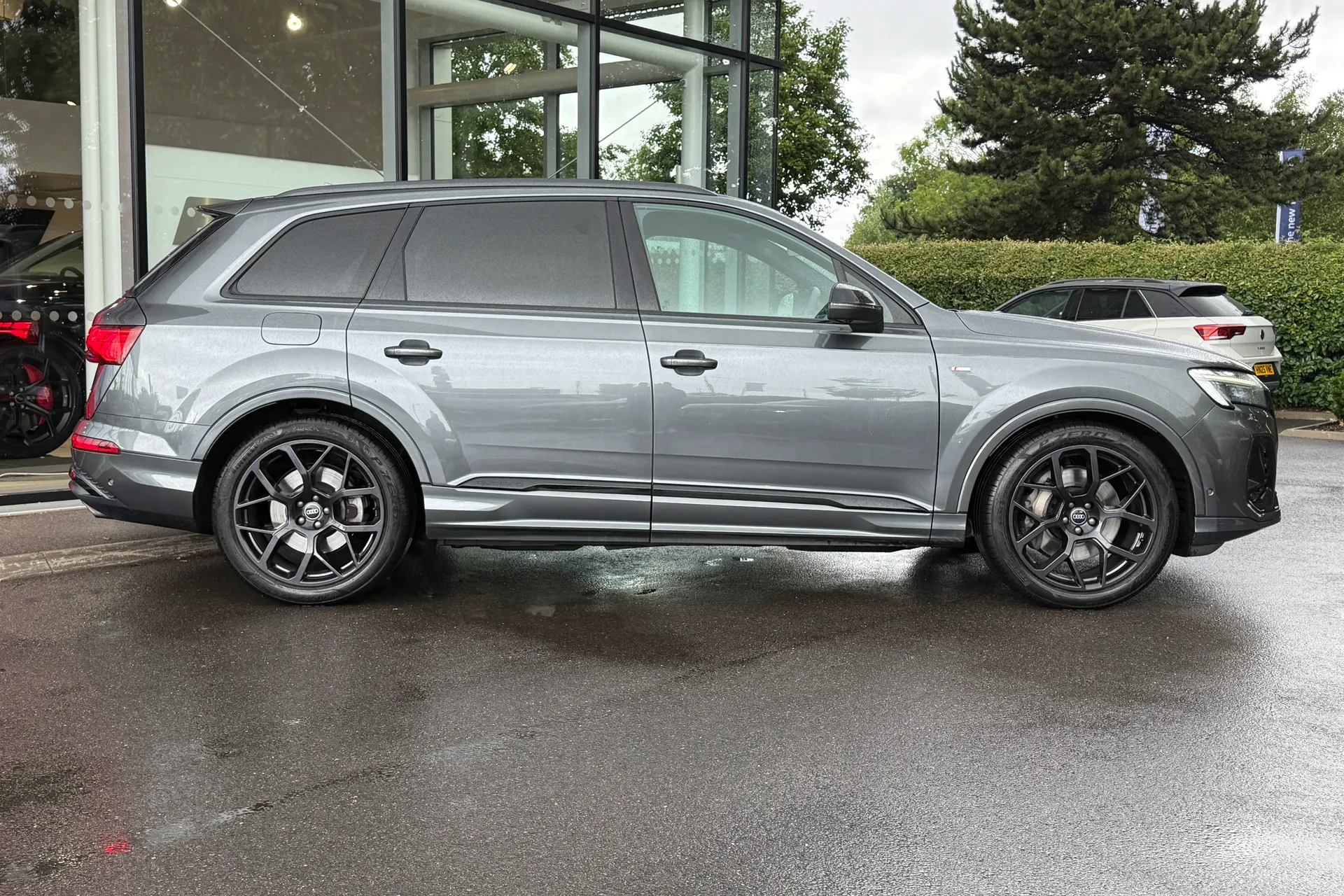 Audi Q7 thumbnail image number 2