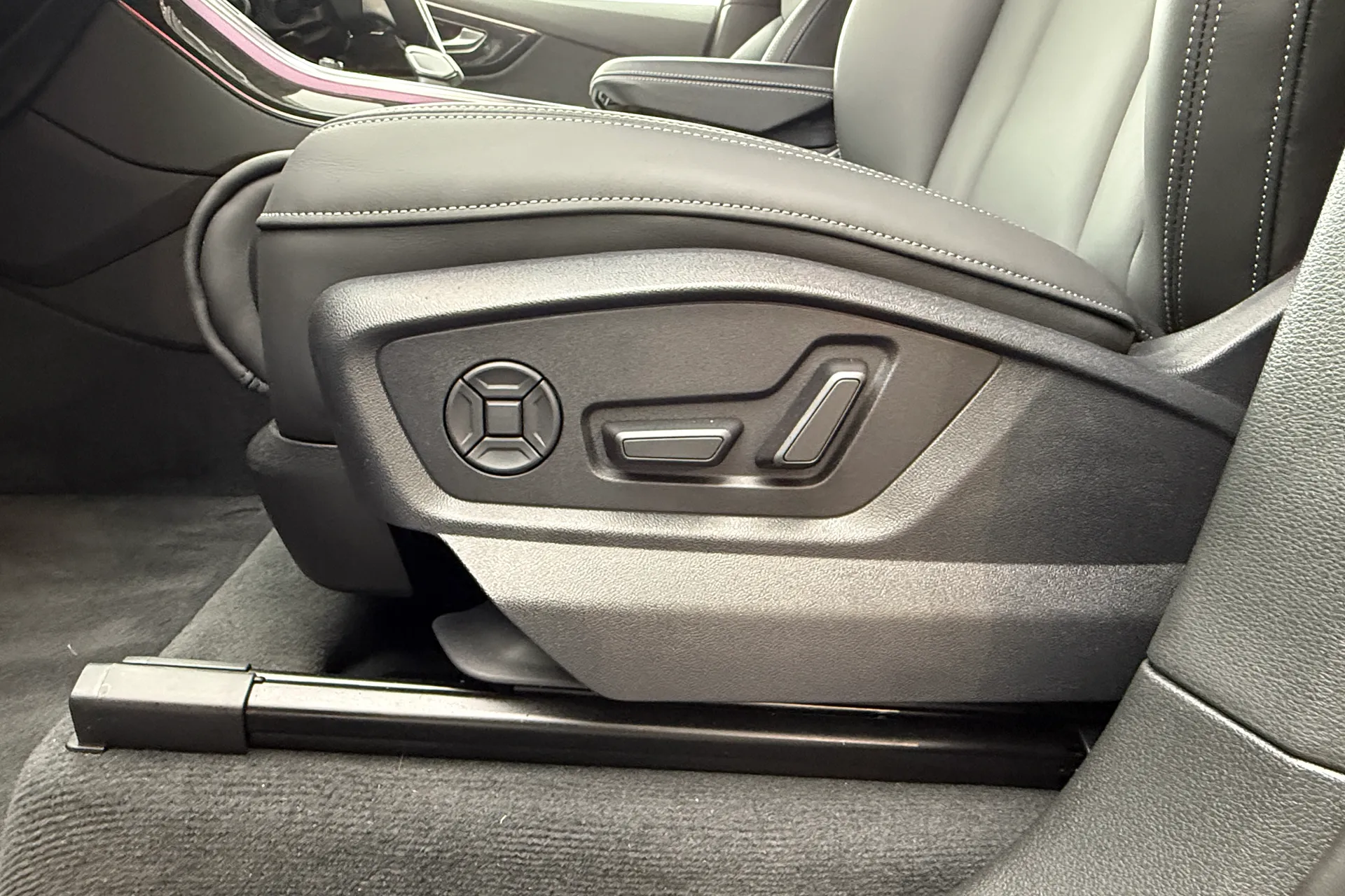 Audi Q7 thumbnail image number 36