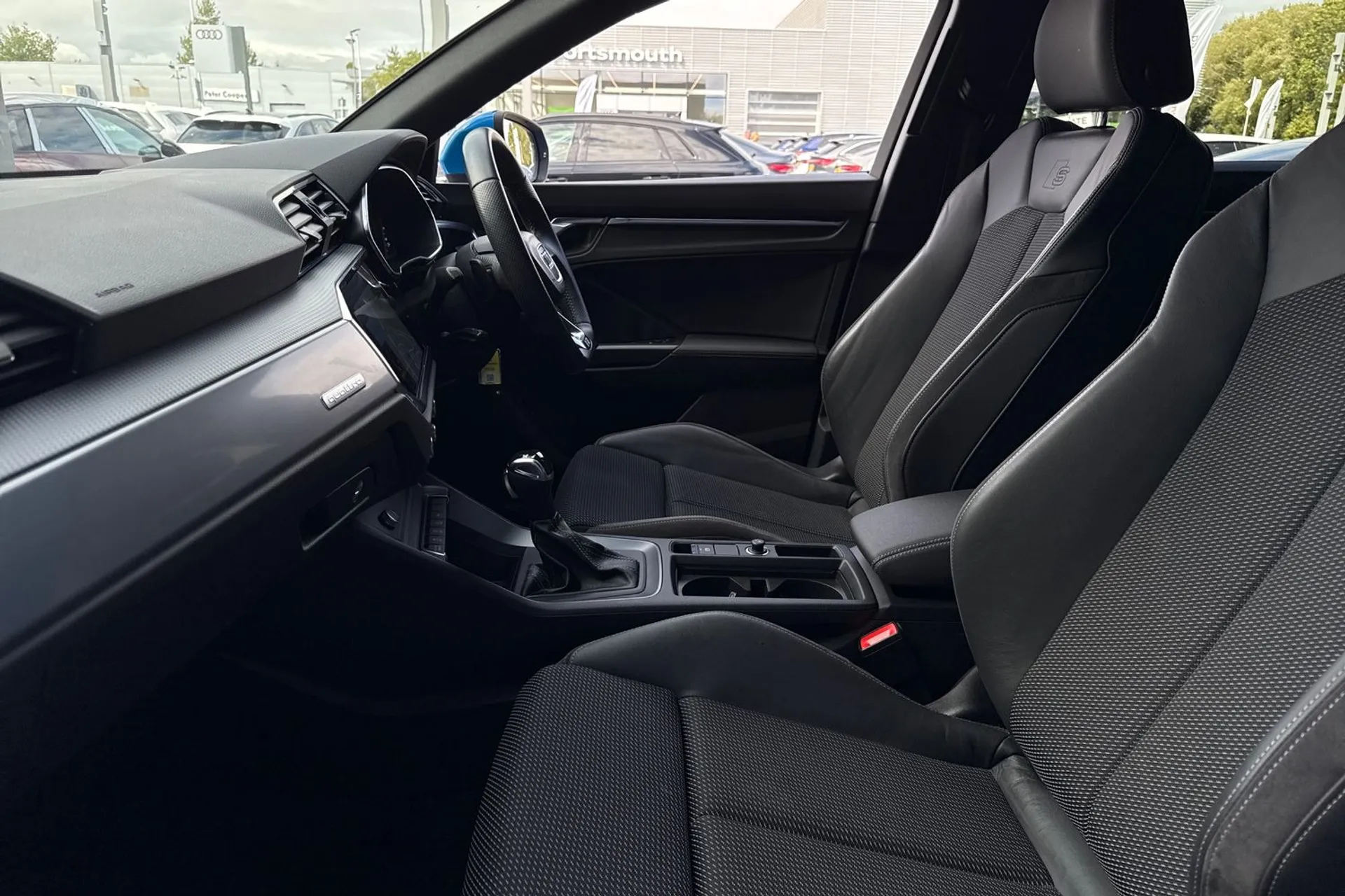 Audi Q3 thumbnail image number 28