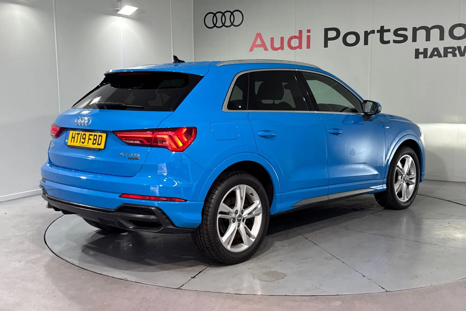 Audi Q3 thumbnail image number 9