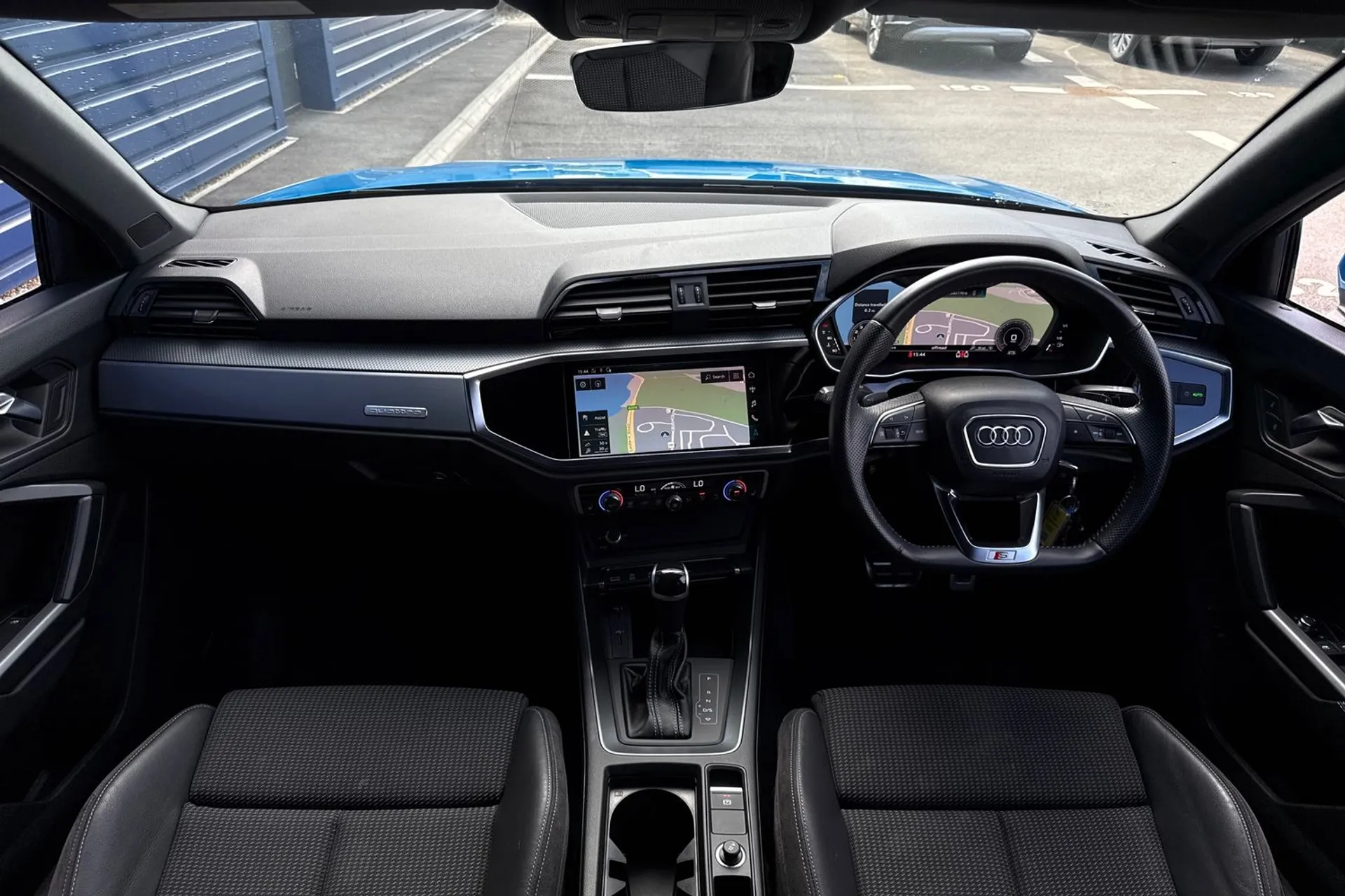 Audi Q3 thumbnail image number 3