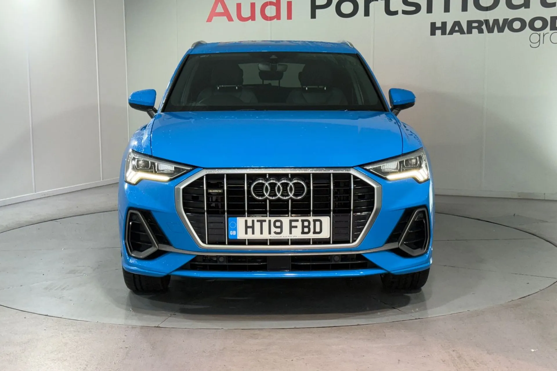 Audi Q3 thumbnail image number 6