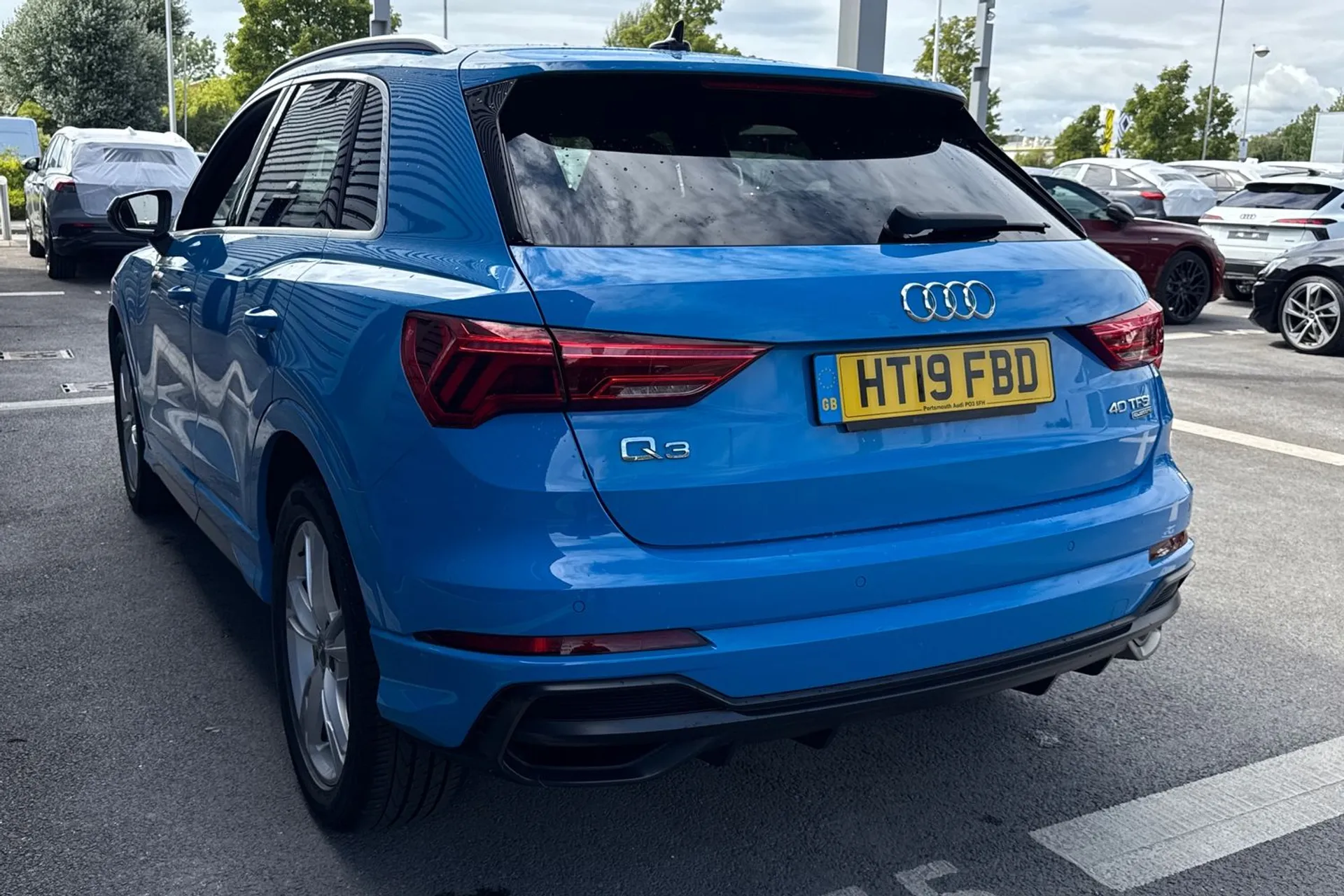 Audi Q3 thumbnail image number 16