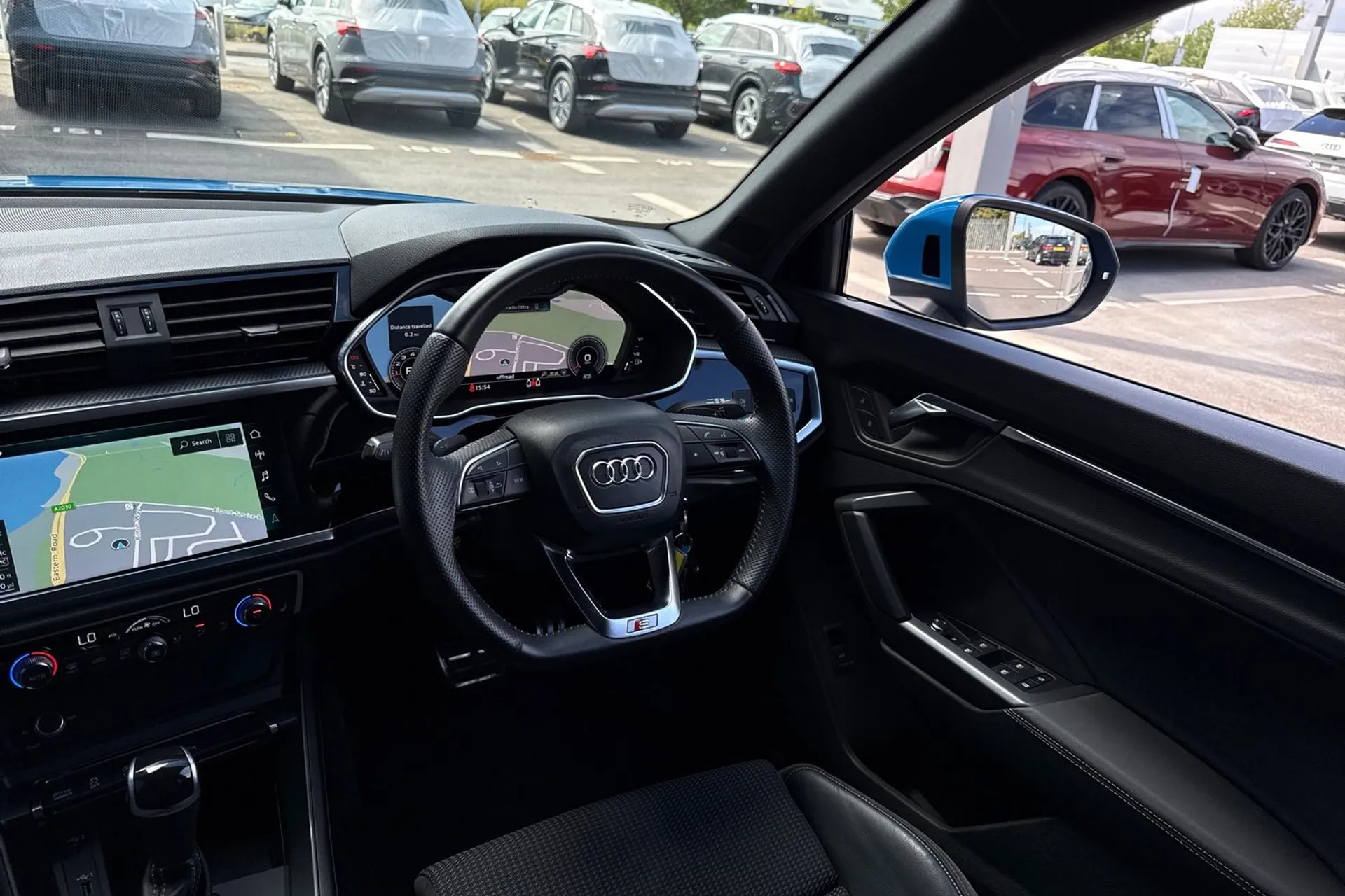 Audi Q3 thumbnail image number 35