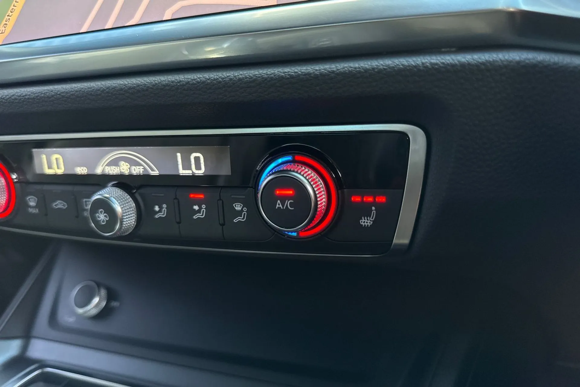 Audi Q3 thumbnail image number 36