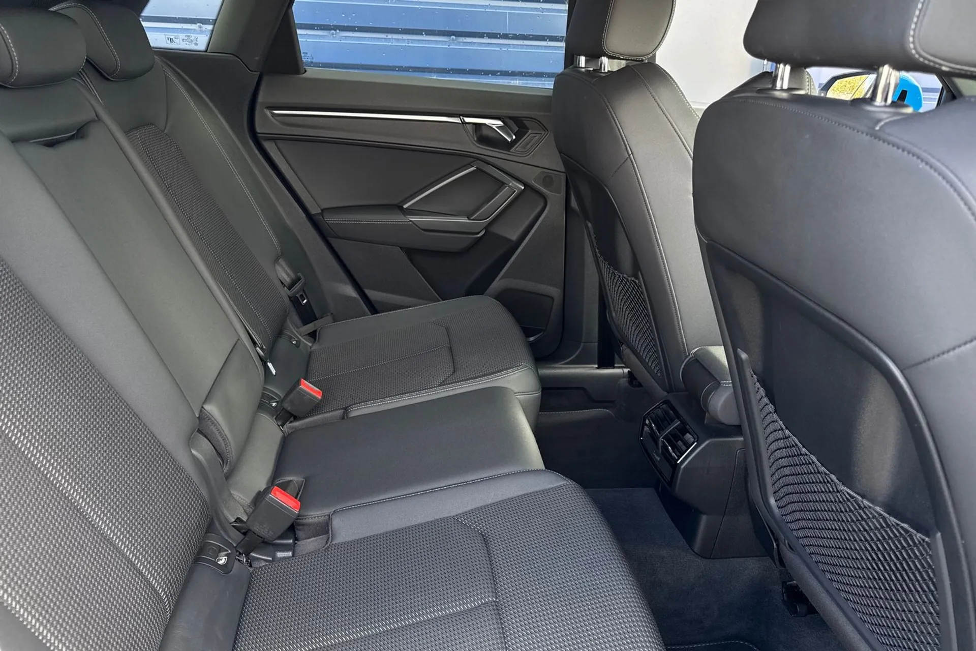Audi Q3 thumbnail image number 21
