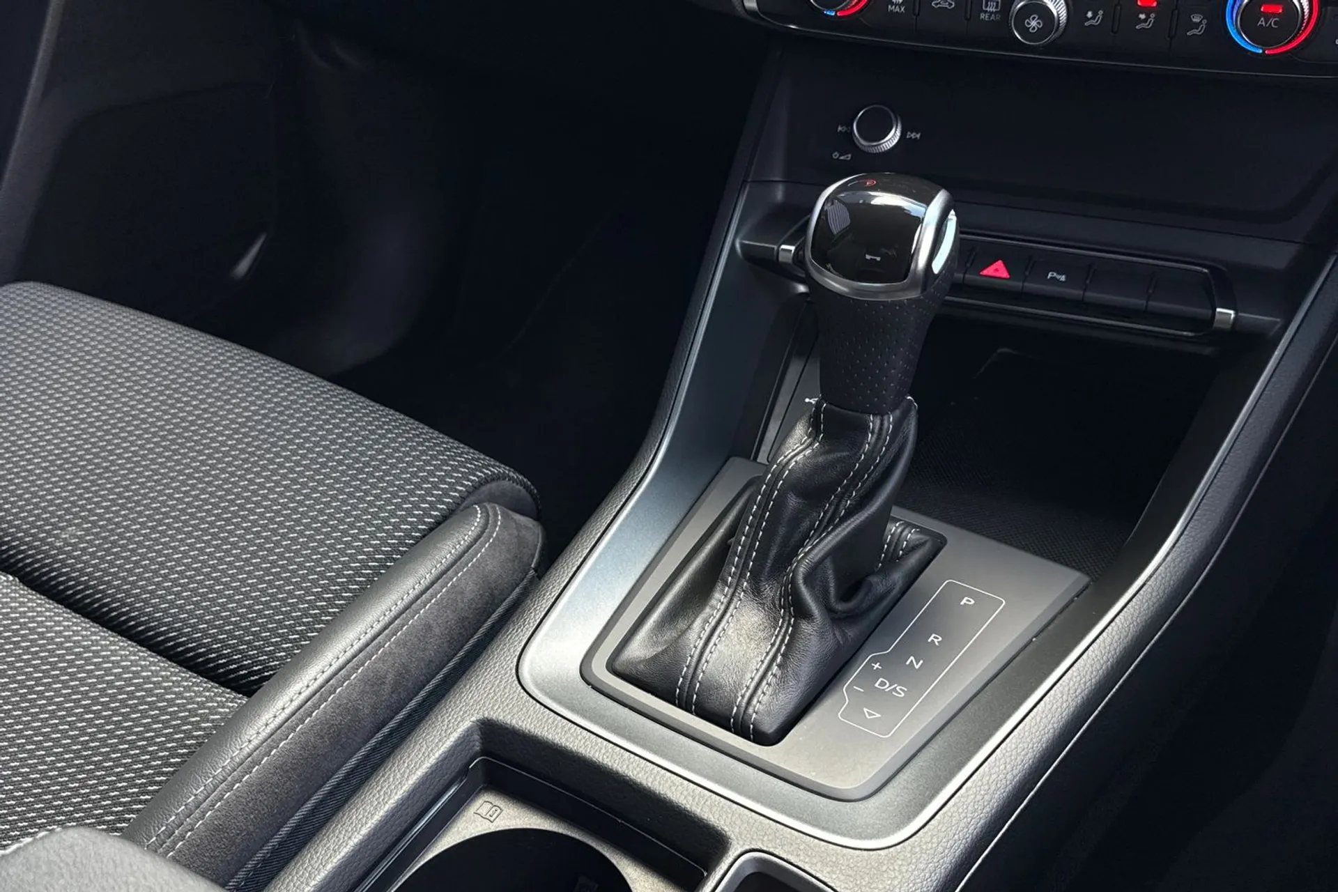 Audi Q3 thumbnail image number 29