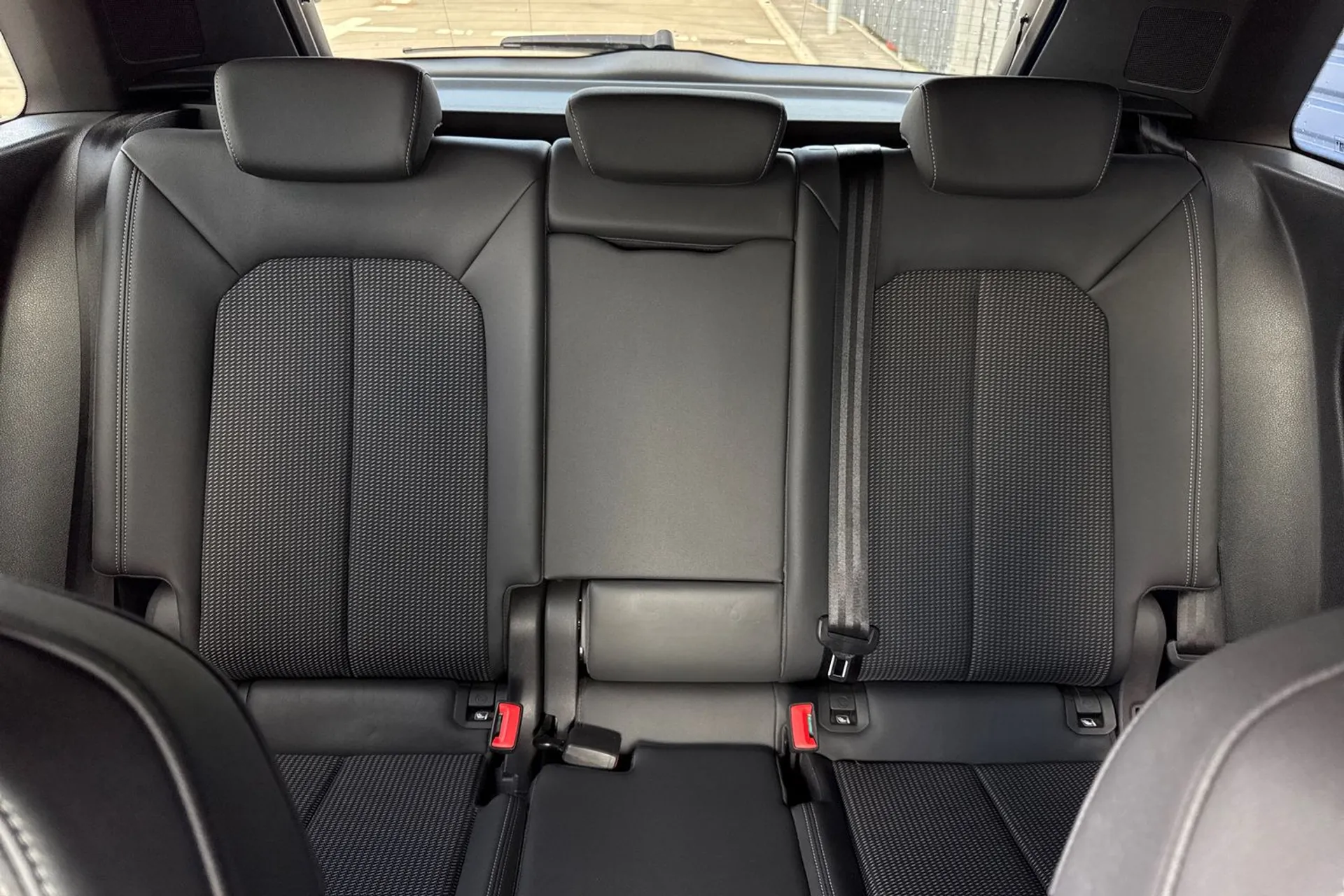 Audi Q3 thumbnail image number 32