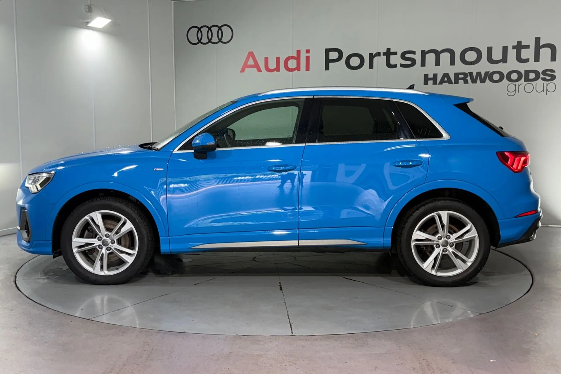 Audi Q3 thumbnail image number 10