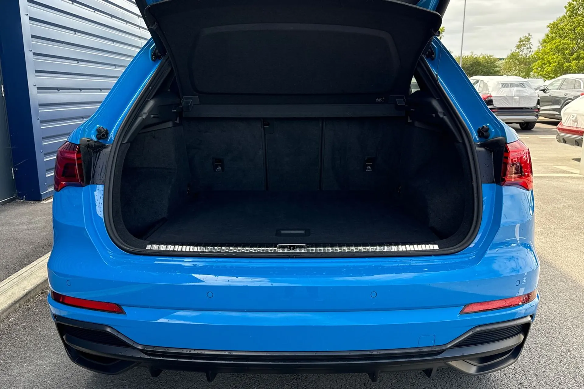 Audi Q3 thumbnail image number 18