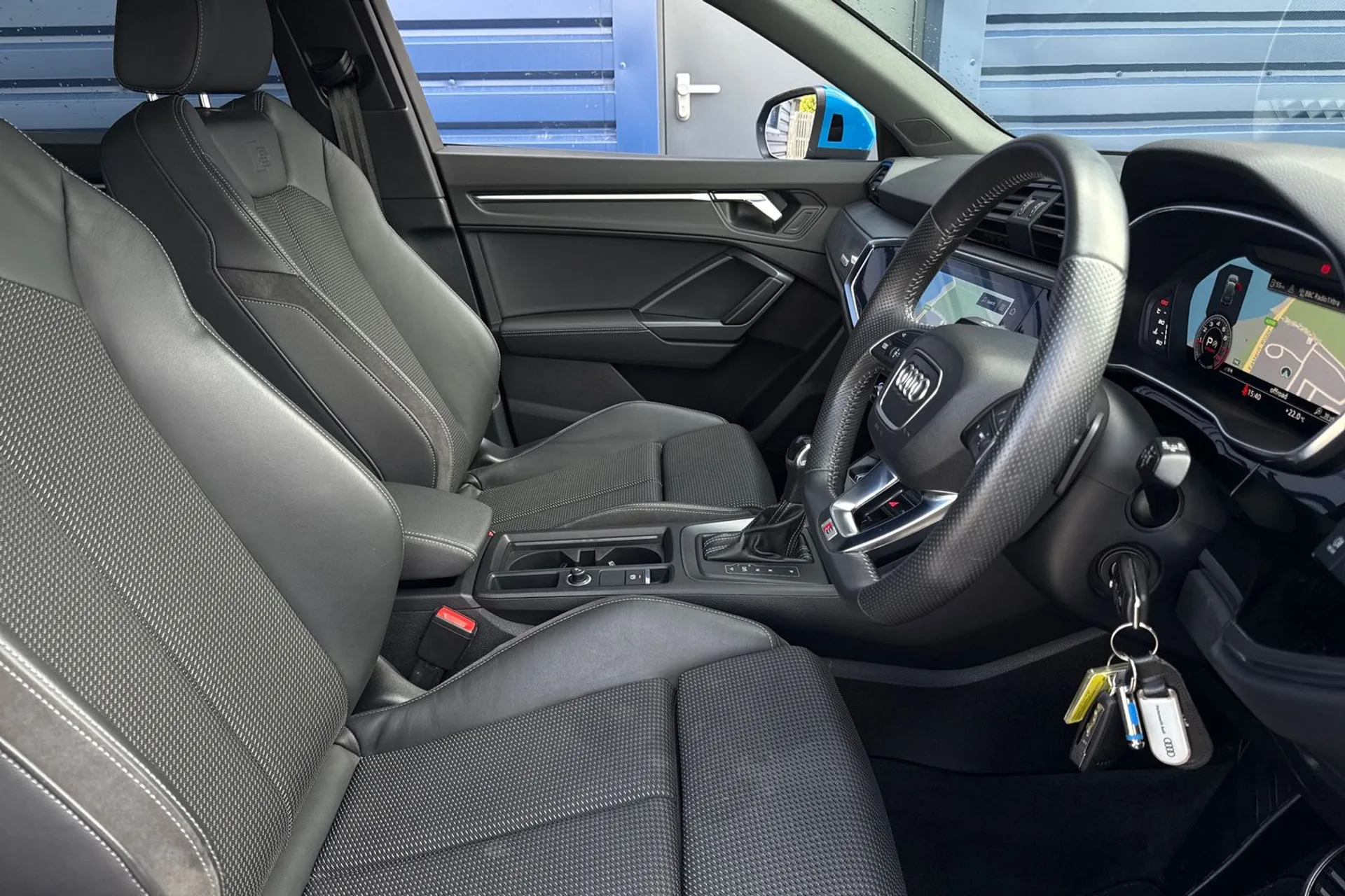 Audi Q3 thumbnail image number 24